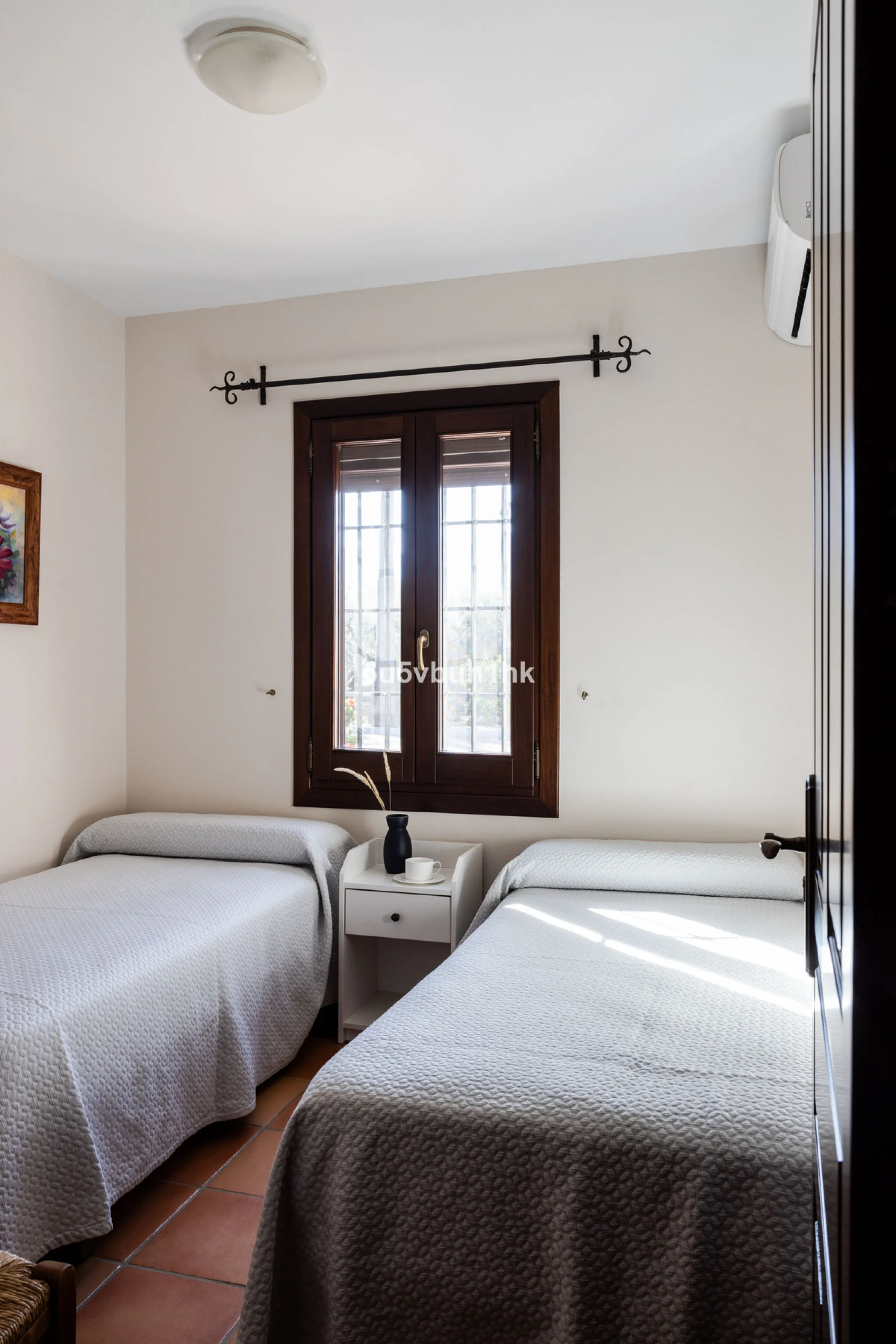 This exceptional villa is situated on a sprawling 6,188-square-meter plot adorned with 80 productive olive trees. With 300 square meters of thoughtfully designed living space, the property combines comfort, functionality, and stunning natural surroundings