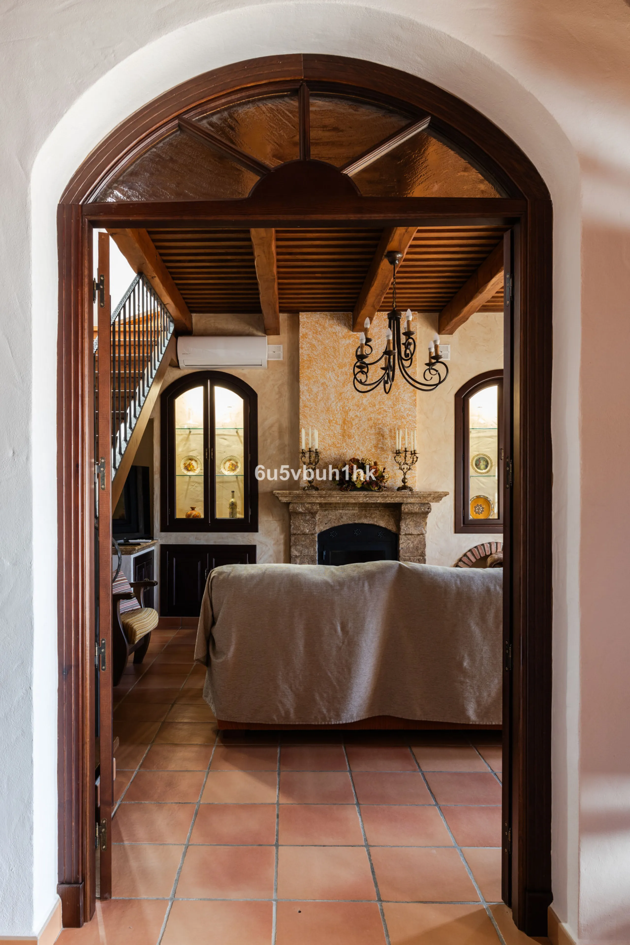 This exceptional villa is situated on a sprawling 6,188-square-meter plot adorned with 80 productive olive trees. With 300 square meters of thoughtfully designed living space, the property combines comfort, functionality, and stunning natural surroundings