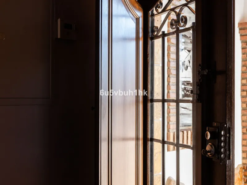 This exceptional villa is situated on a sprawling 6,188-square-meter plot adorned with 80 productive olive trees. With 300 square meters of thoughtfully designed living space, the property combines comfort, functionality, and stunning natural surroundings