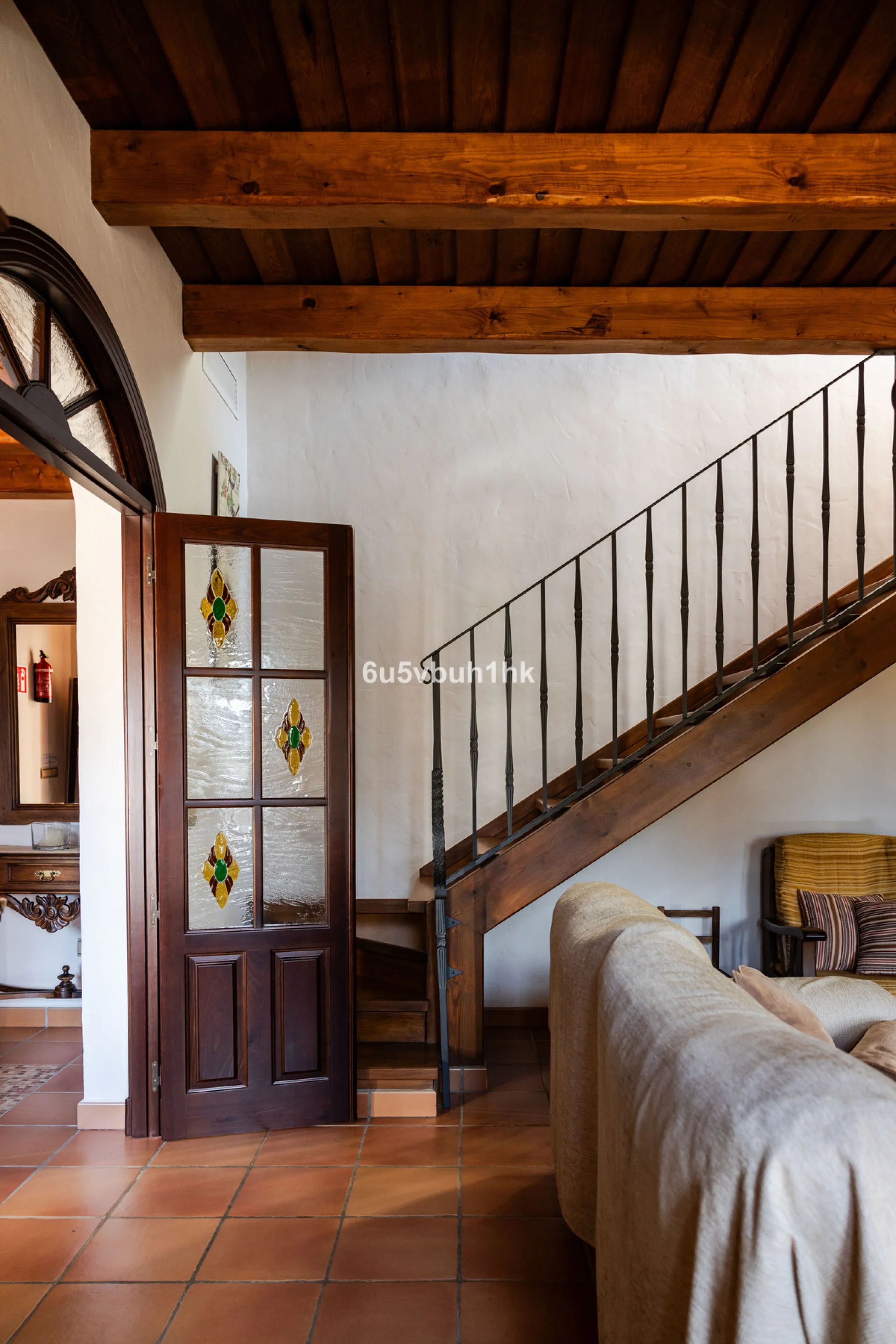 This exceptional villa is situated on a sprawling 6,188-square-meter plot adorned with 80 productive olive trees. With 300 square meters of thoughtfully designed living space, the property combines comfort, functionality, and stunning natural surroundings
