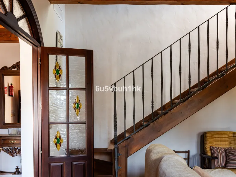 This exceptional villa is situated on a sprawling 6,188-square-meter plot adorned with 80 productive olive trees. With 300 square meters of thoughtfully designed living space, the property combines comfort, functionality, and stunning natural surroundings