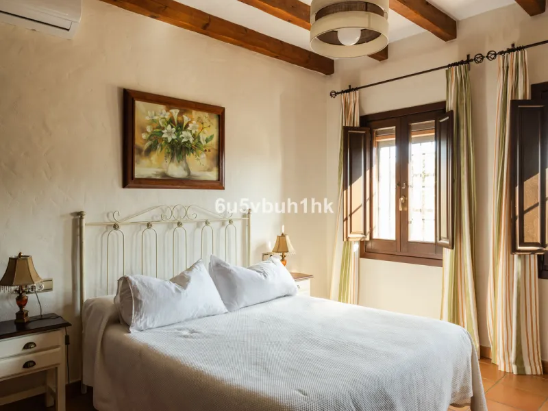 This exceptional villa is situated on a sprawling 6,188-square-meter plot adorned with 80 productive olive trees. With 300 square meters of thoughtfully designed living space, the property combines comfort, functionality, and stunning natural surroundings