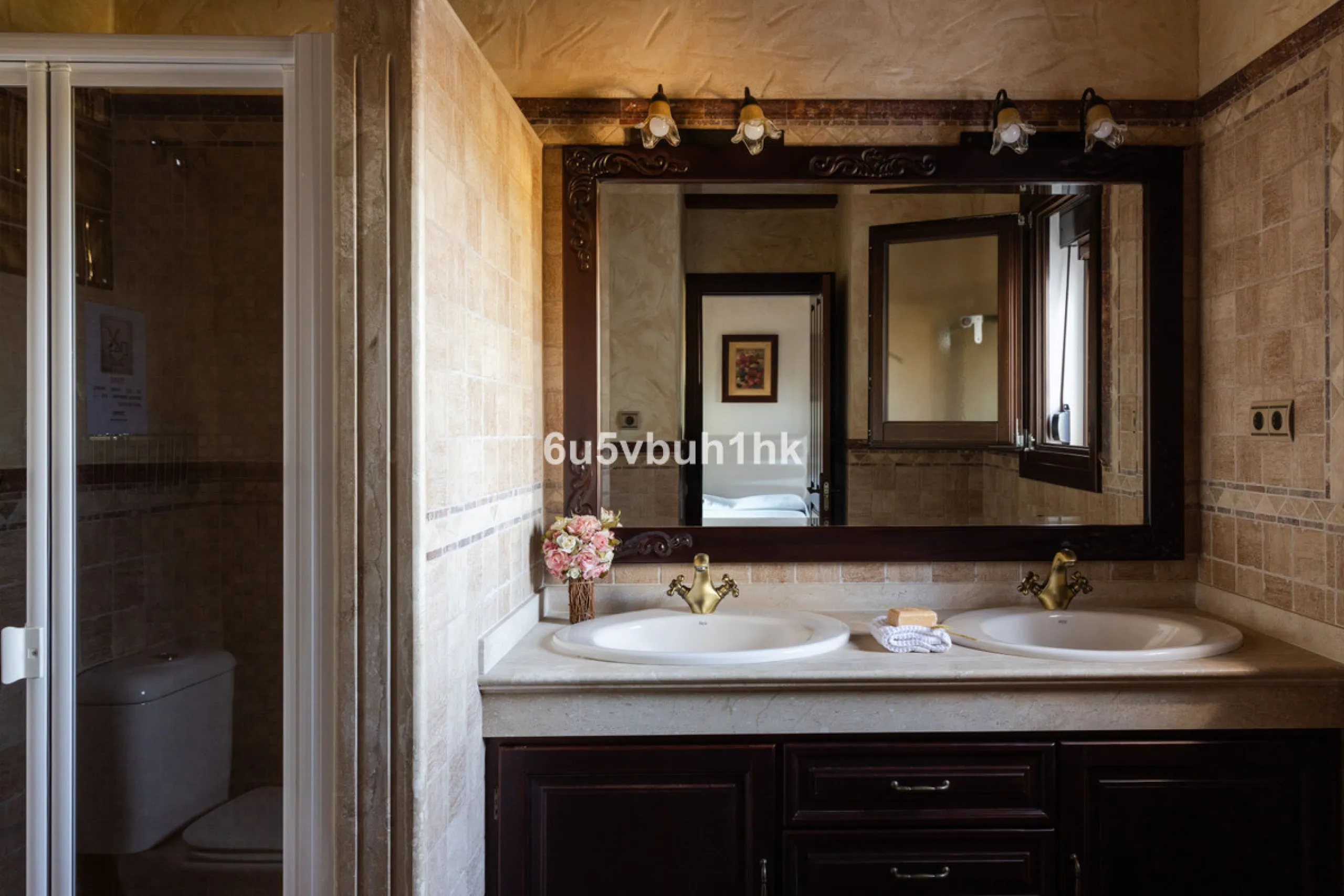 This exceptional villa is situated on a sprawling 6,188-square-meter plot adorned with 80 productive olive trees. With 300 square meters of thoughtfully designed living space, the property combines comfort, functionality, and stunning natural surroundings