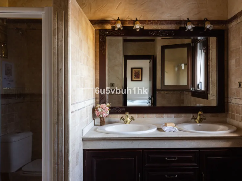 This exceptional villa is situated on a sprawling 6,188-square-meter plot adorned with 80 productive olive trees. With 300 square meters of thoughtfully designed living space, the property combines comfort, functionality, and stunning natural surroundings