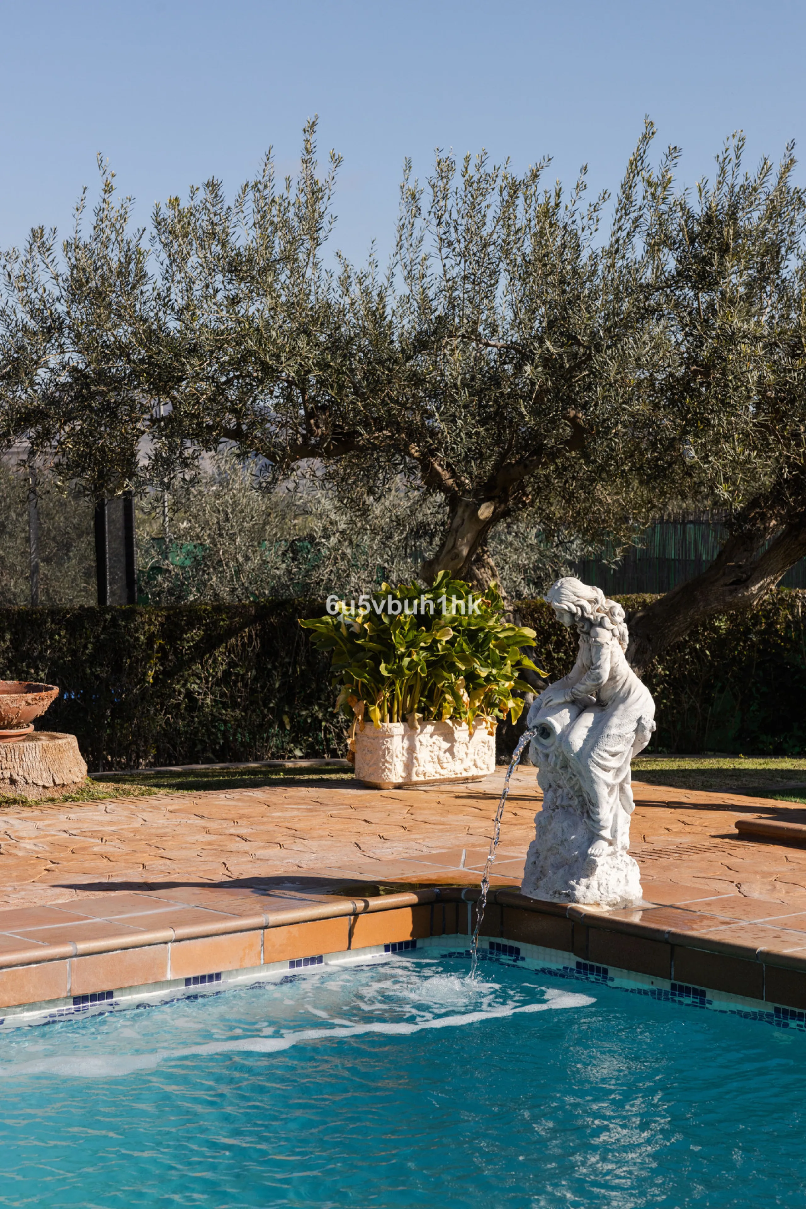This exceptional villa is situated on a sprawling 6,188-square-meter plot adorned with 80 productive olive trees. With 300 square meters of thoughtfully designed living space, the property combines comfort, functionality, and stunning natural surroundings
