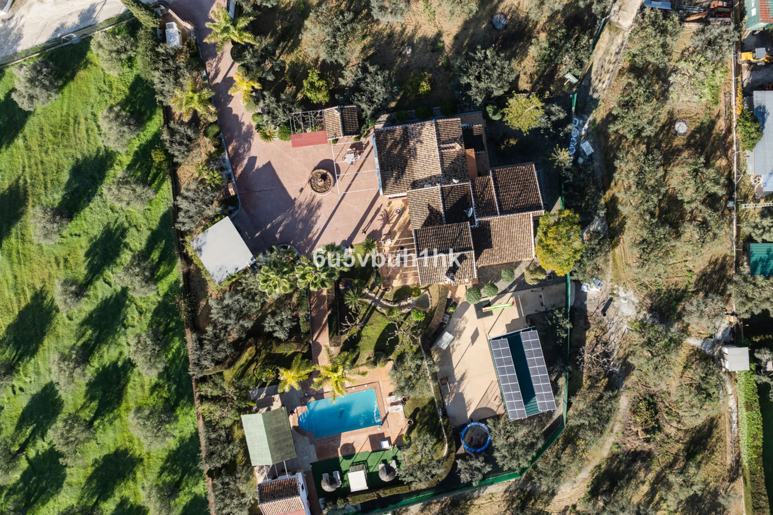 This exceptional villa is situated on a sprawling 6,188-square-meter plot adorned with 80 productive olive trees. With 300 square meters of thoughtfully designed living space, the property combines comfort, functionality, and stunning natural surroundings