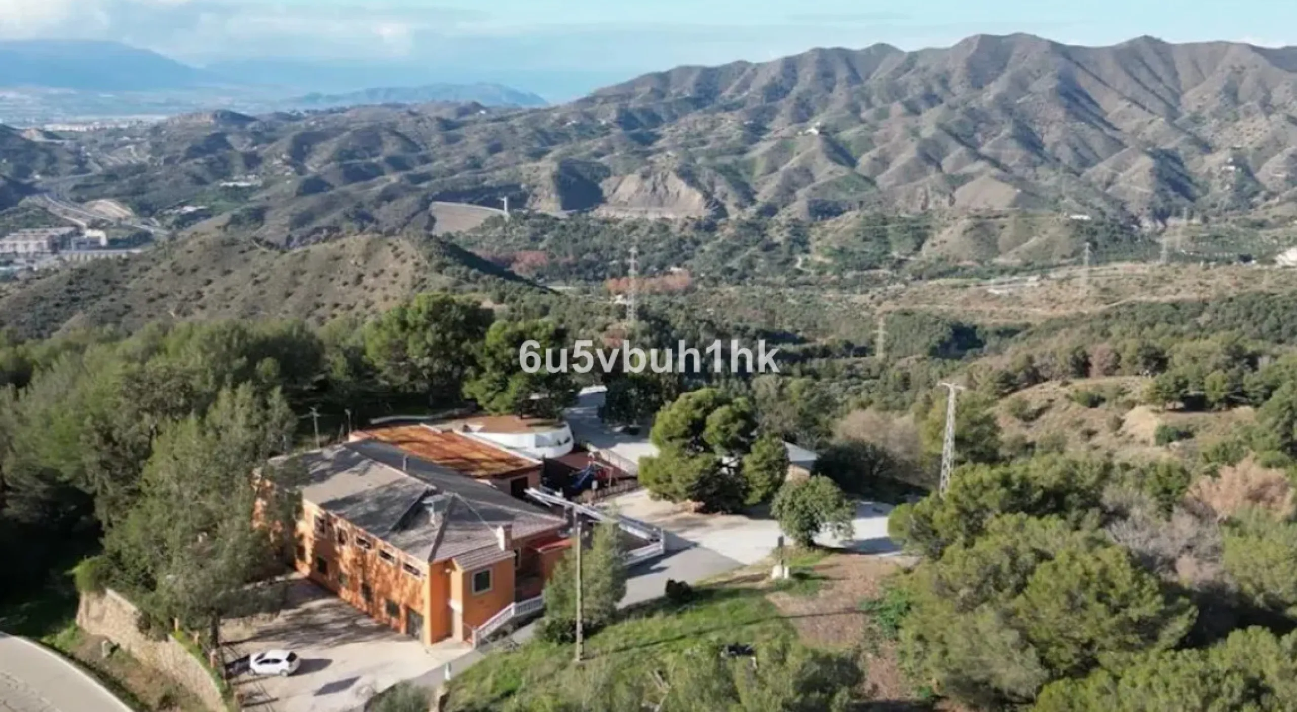 Seize the opportunity to own an extraordinary country estate in the breathtaking Montes de Málaga, just 10 minutes from the city center and 25 minutes from the airport.
