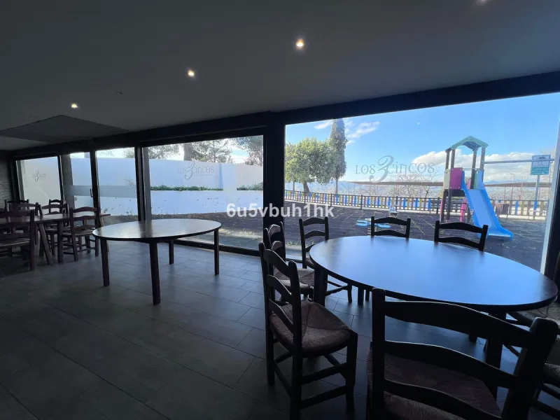 Seize the opportunity to own an extraordinary country estate in the breathtaking Montes de Málaga, just 10 minutes from the city center and 25 minutes from the airport.
