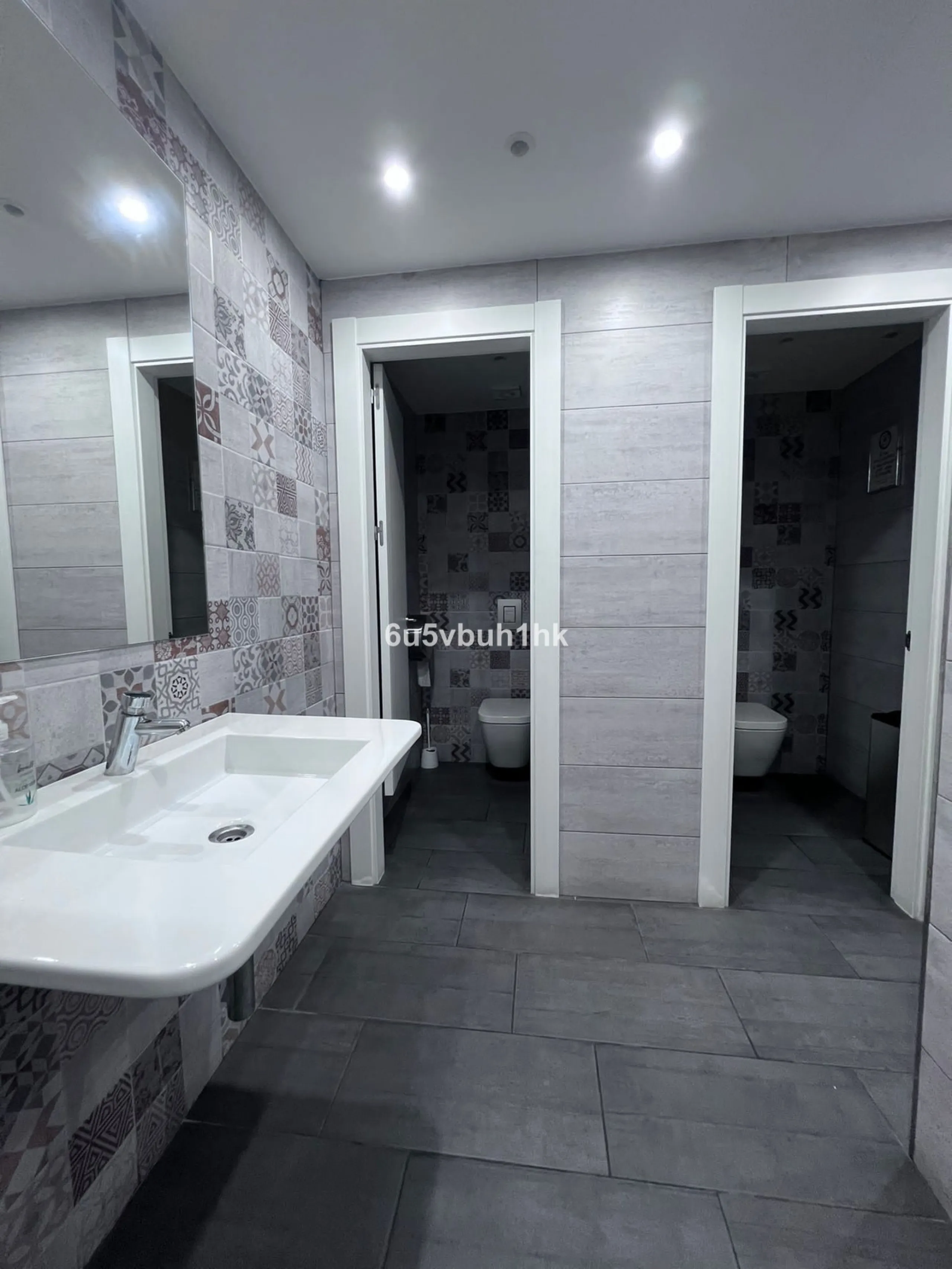 Seize the opportunity to own an extraordinary country estate in the breathtaking Montes de Málaga, just 10 minutes from the city center and 25 minutes from the airport.