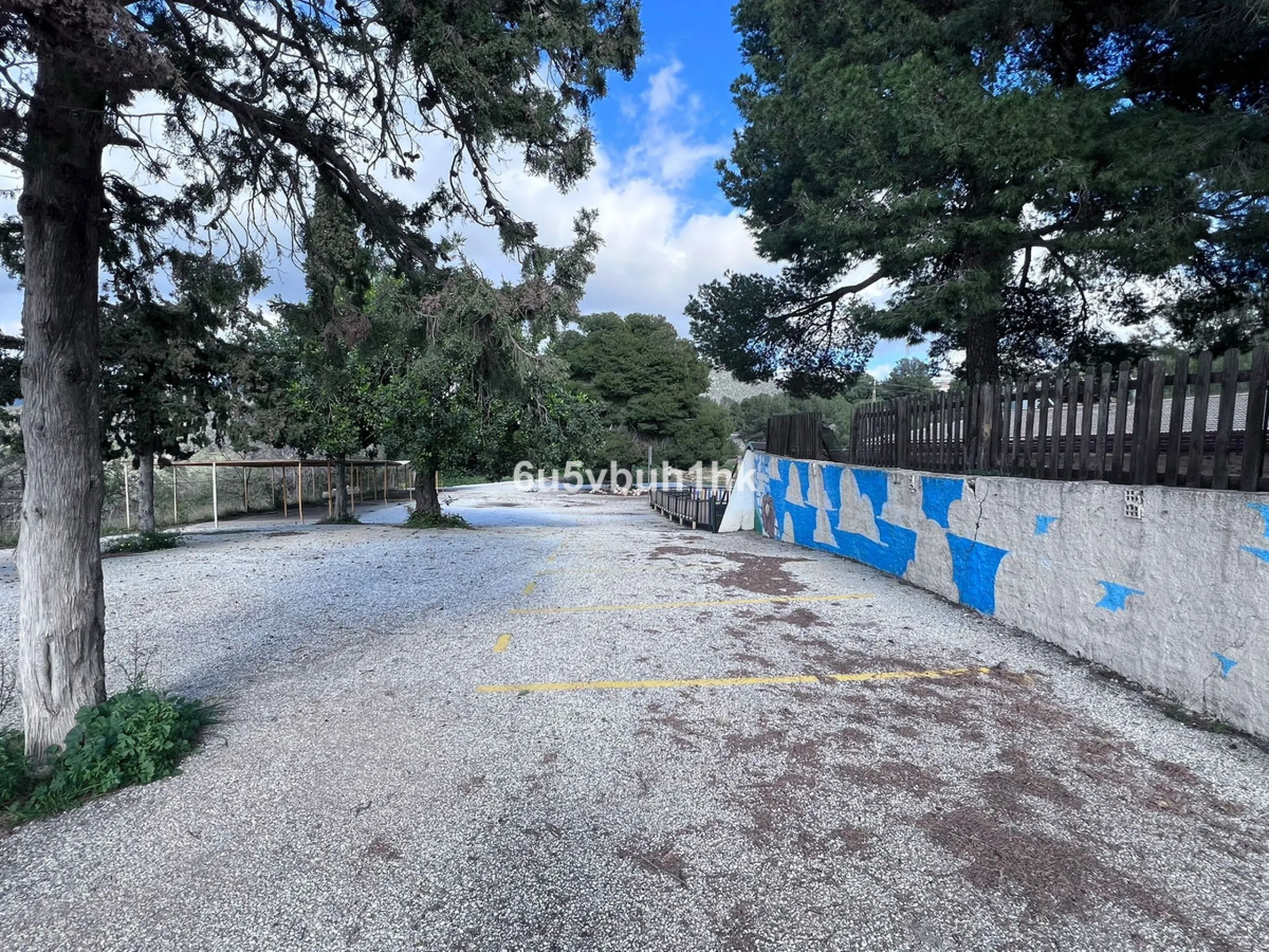 Seize the opportunity to own an extraordinary country estate in the breathtaking Montes de Málaga, just 10 minutes from the city center and 25 minutes from the airport.