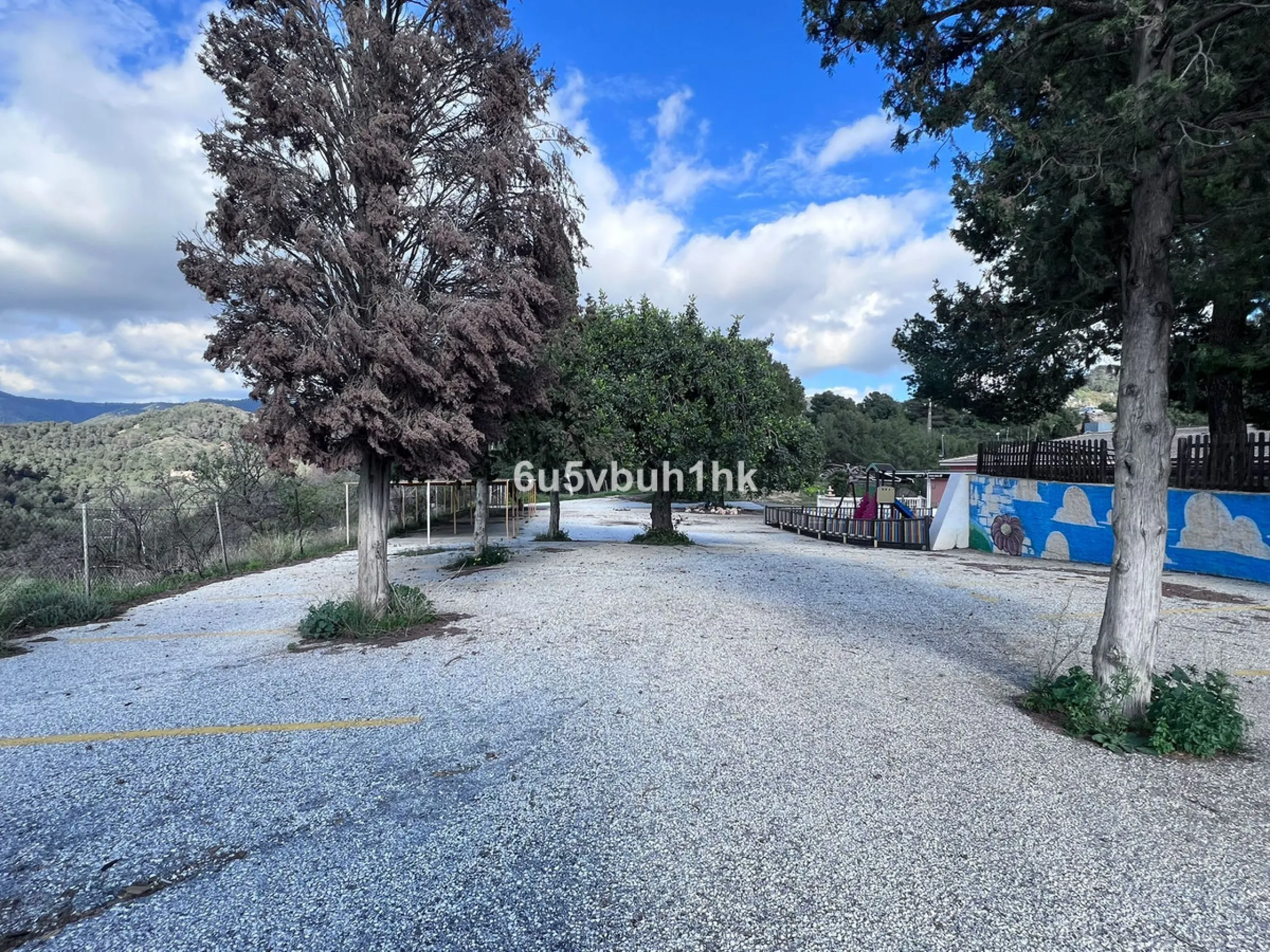 Seize the opportunity to own an extraordinary country estate in the breathtaking Montes de Málaga, just 10 minutes from the city center and 25 minutes from the airport.