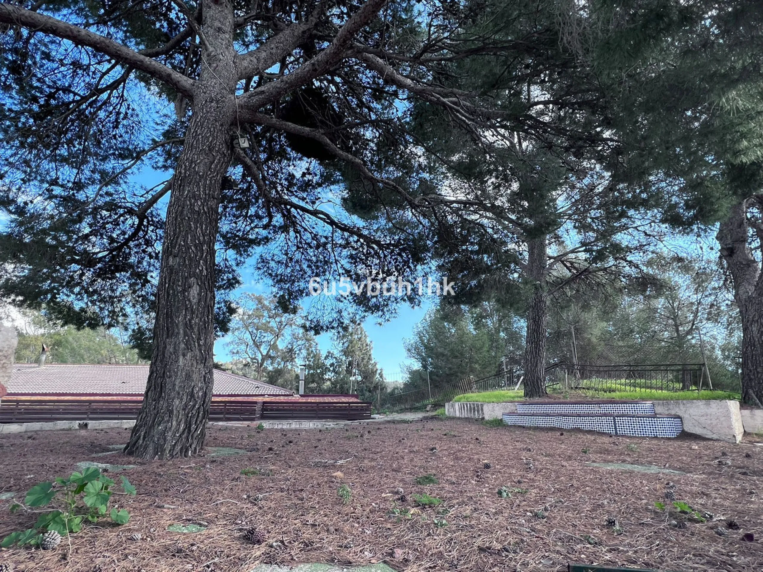 Seize the opportunity to own an extraordinary country estate in the breathtaking Montes de Málaga, just 10 minutes from the city center and 25 minutes from the airport.