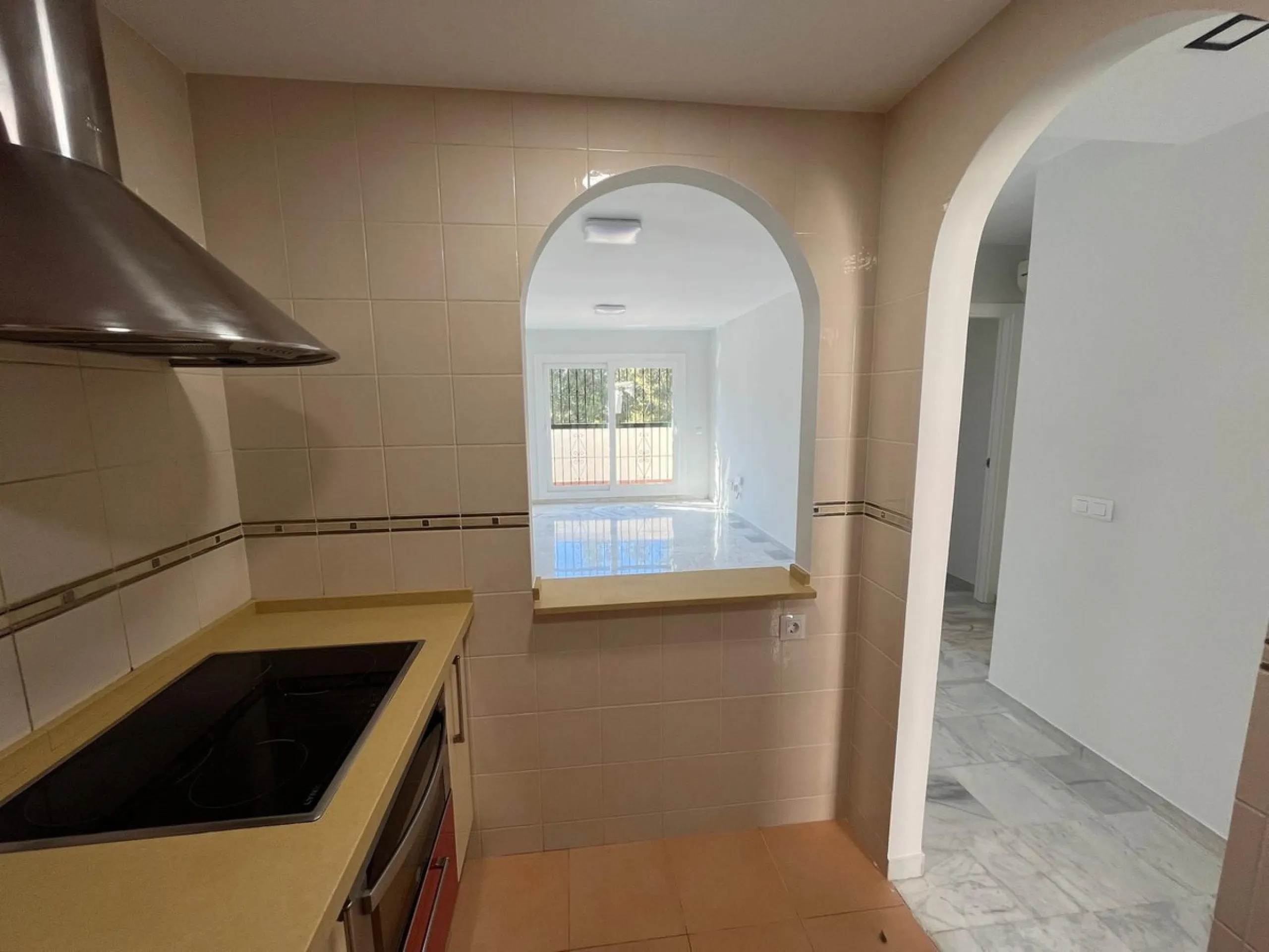 Apartment - Top Floor Apartment в продаже в Benalmadena, Málaga. В доме 2 спален и 1 ванных комнат. Площадь дома 74 м²