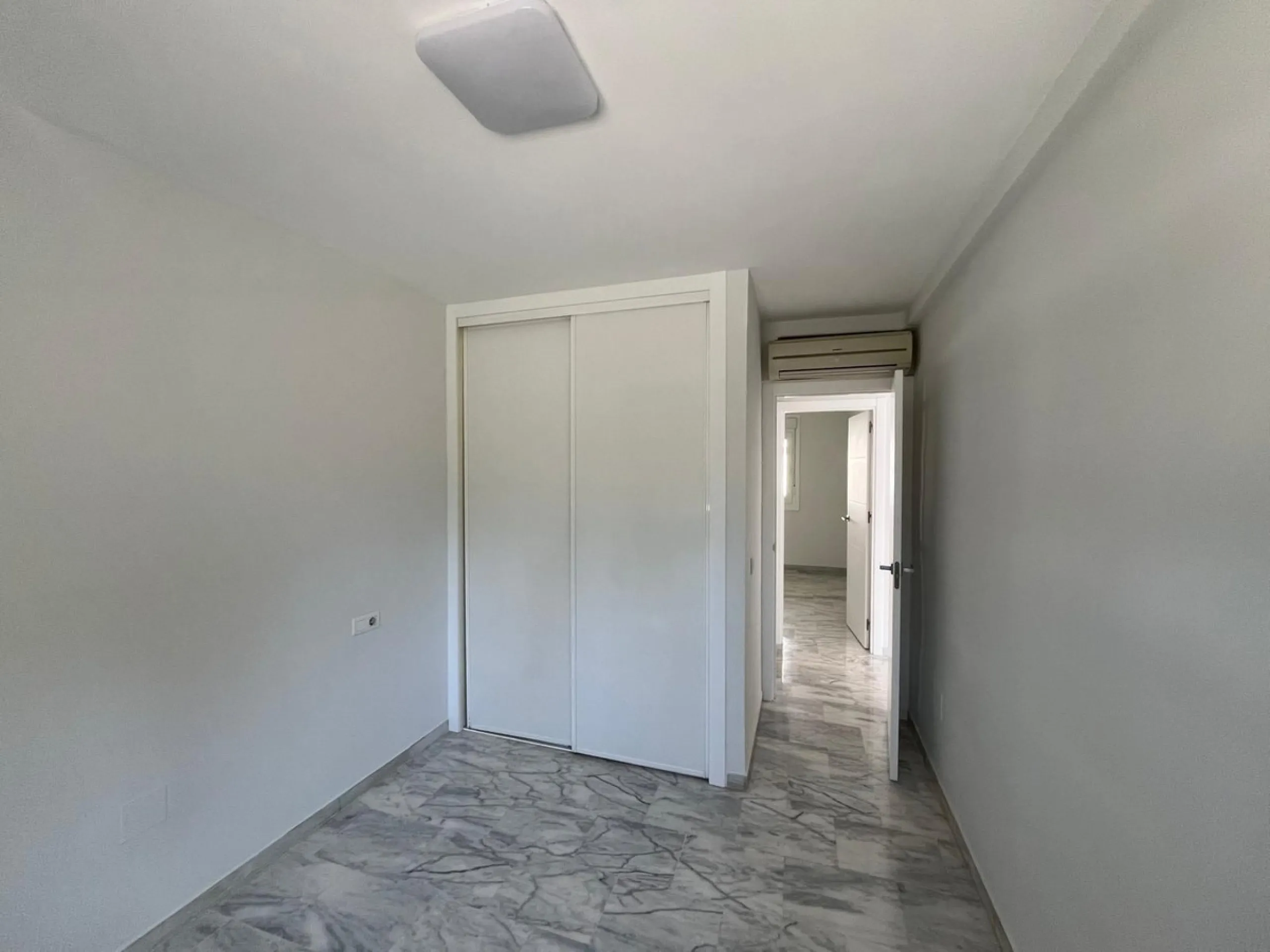 Apartment - Top Floor Apartment в продаже в Benalmadena, Málaga. В доме 2 спален и 1 ванных комнат. Площадь дома 74 м²