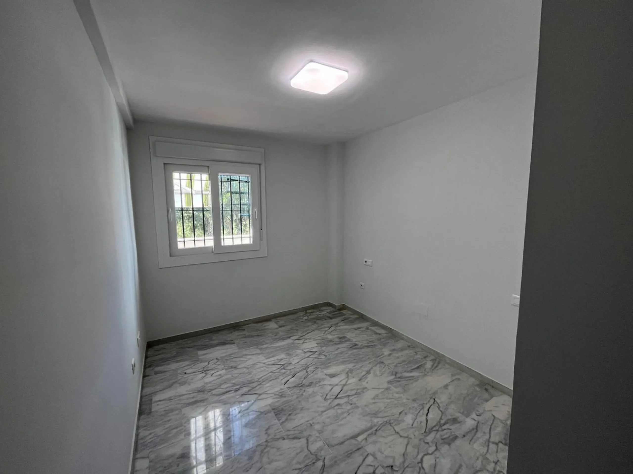 Apartment - Top Floor Apartment в продаже в Benalmadena, Málaga. В доме 2 спален и 1 ванных комнат. Площадь дома 74 м²