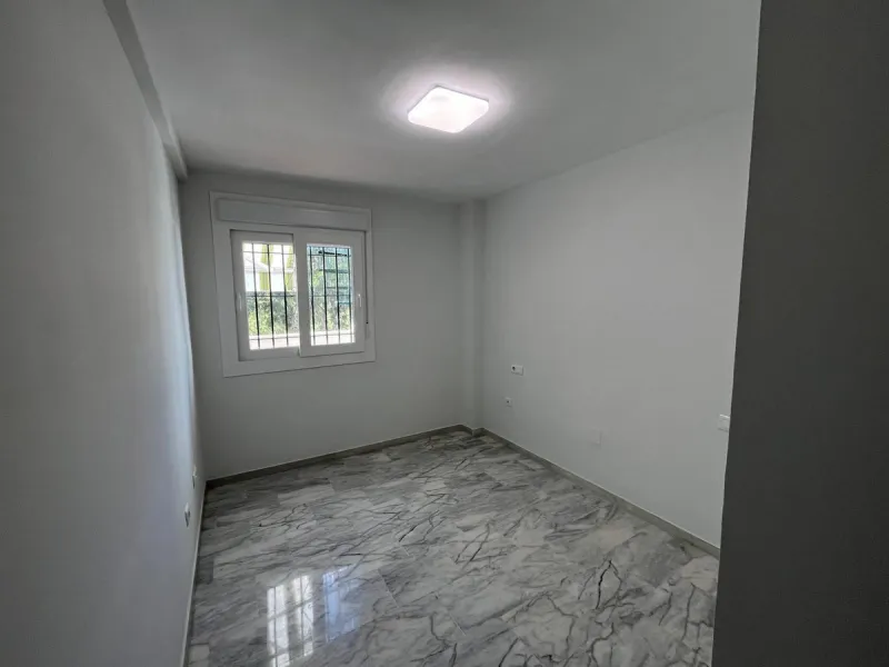 Apartment - Top Floor Apartment в продаже в Benalmadena, Málaga. В доме 2 спален и 1 ванных комнат. Площадь дома 74 м²