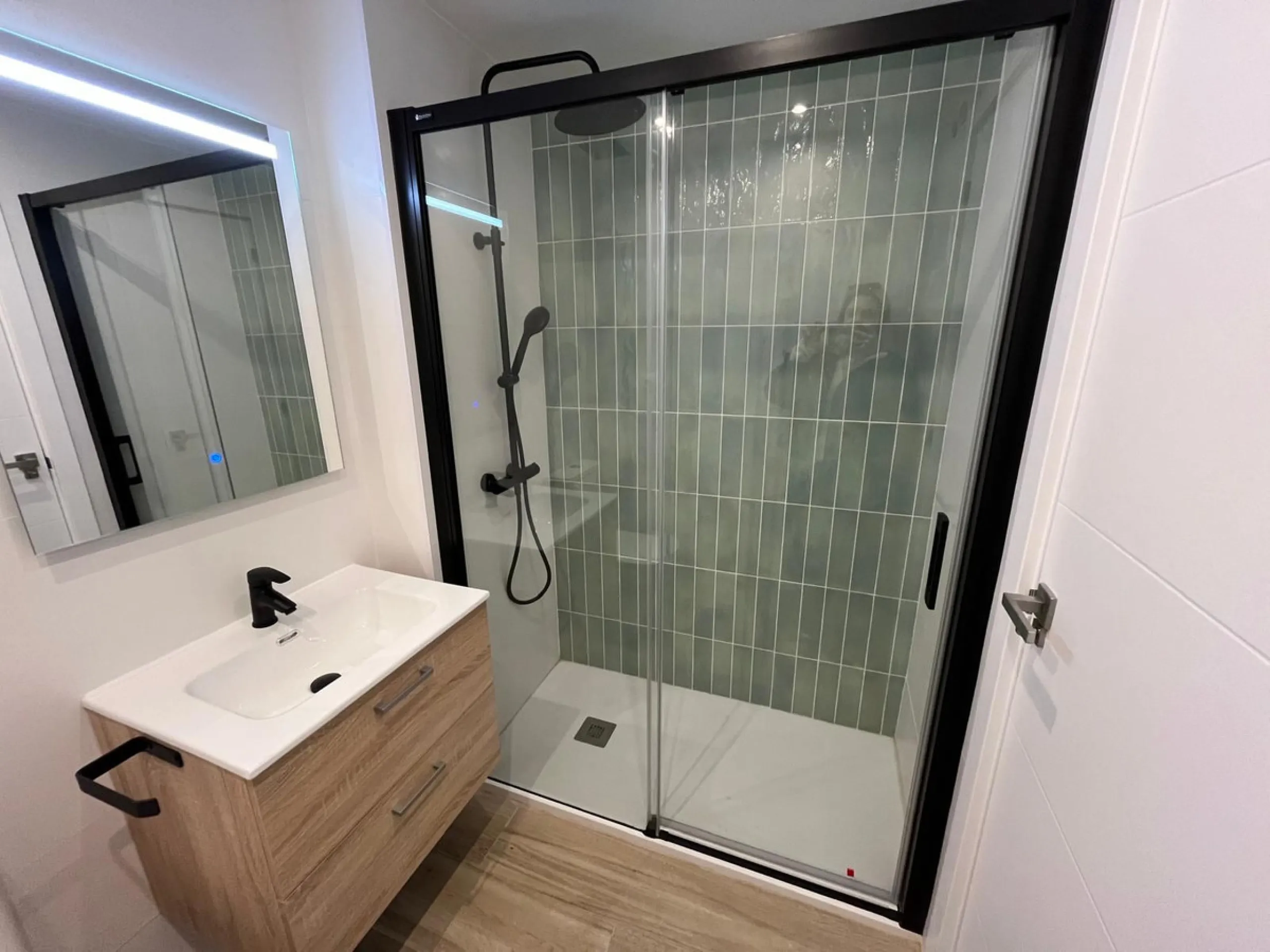 Apartment - Top Floor Apartment в продаже в Benalmadena, Málaga. В доме 2 спален и 1 ванных комнат. Площадь дома 74 м²