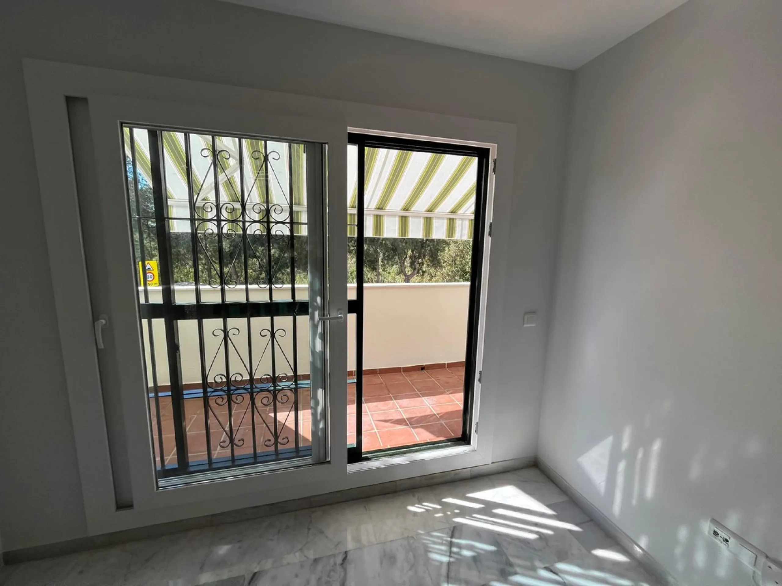 Apartment - Top Floor Apartment в продаже в Benalmadena, Málaga. В доме 2 спален и 1 ванных комнат. Площадь дома 74 м²