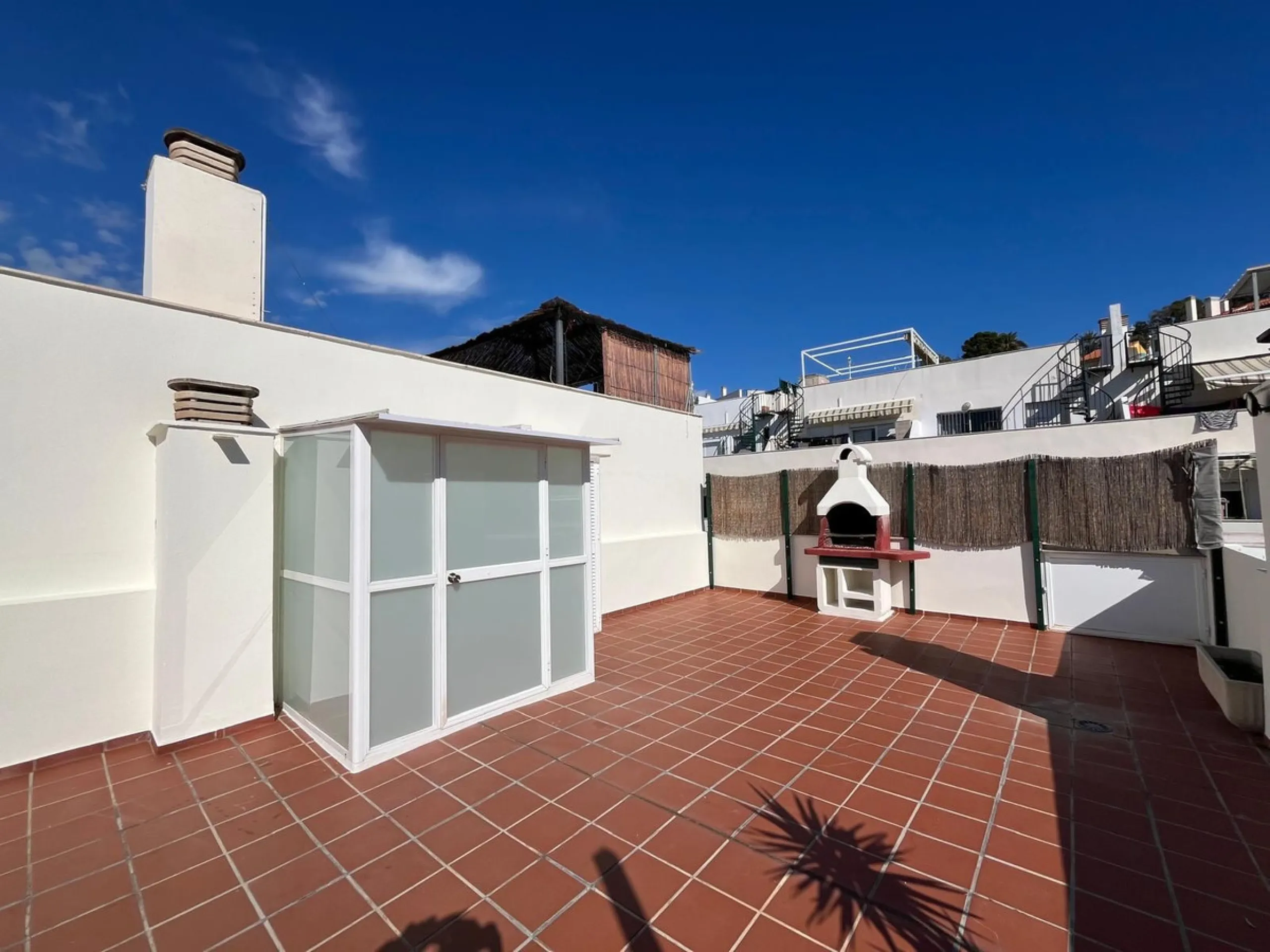 Apartment - Top Floor Apartment в продаже в Benalmadena, Málaga. В доме 2 спален и 1 ванных комнат. Площадь дома 74 м²