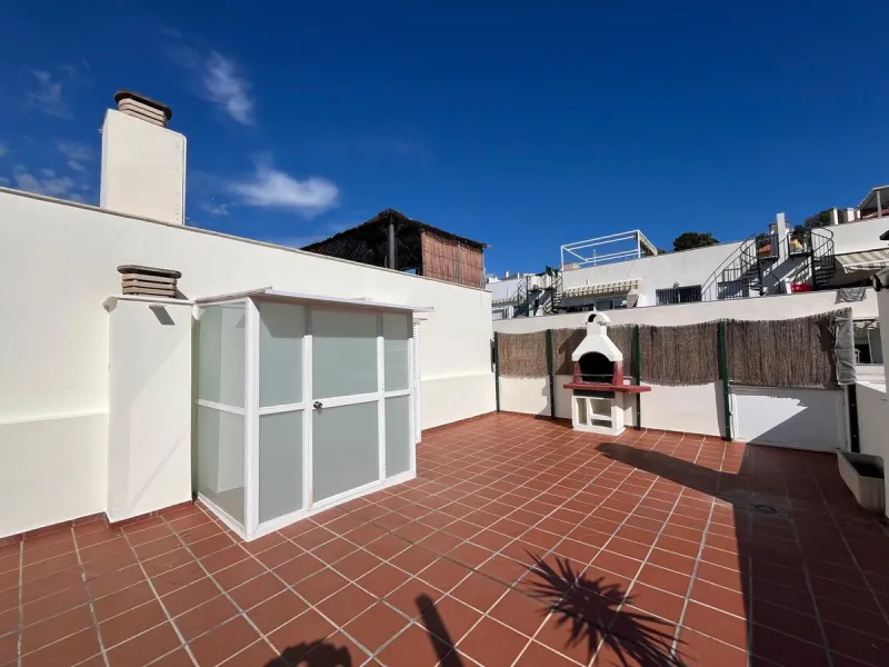 Apartment - Top Floor Apartment в продаже в Benalmadena, Málaga. В доме 2 спален и 1 ванных комнат. Площадь дома 74 м²