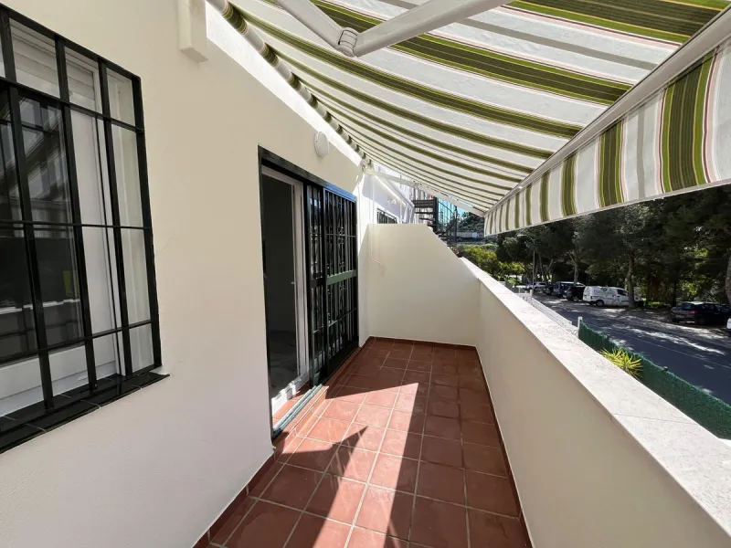 Apartment - Top Floor Apartment в продаже в Benalmadena, Málaga. В доме 2 спален и 1 ванных комнат. Площадь дома 74 м²
