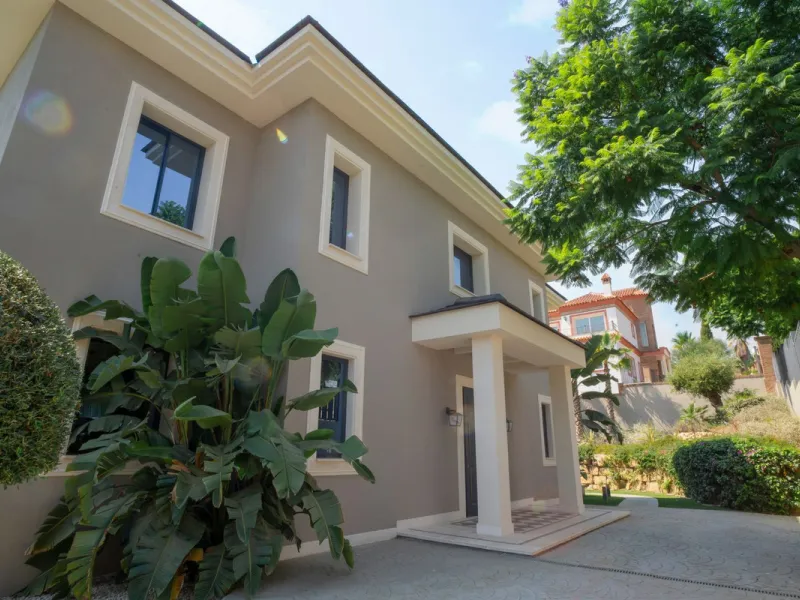 LUXURY VILLA IN LOS FLAMINGOS