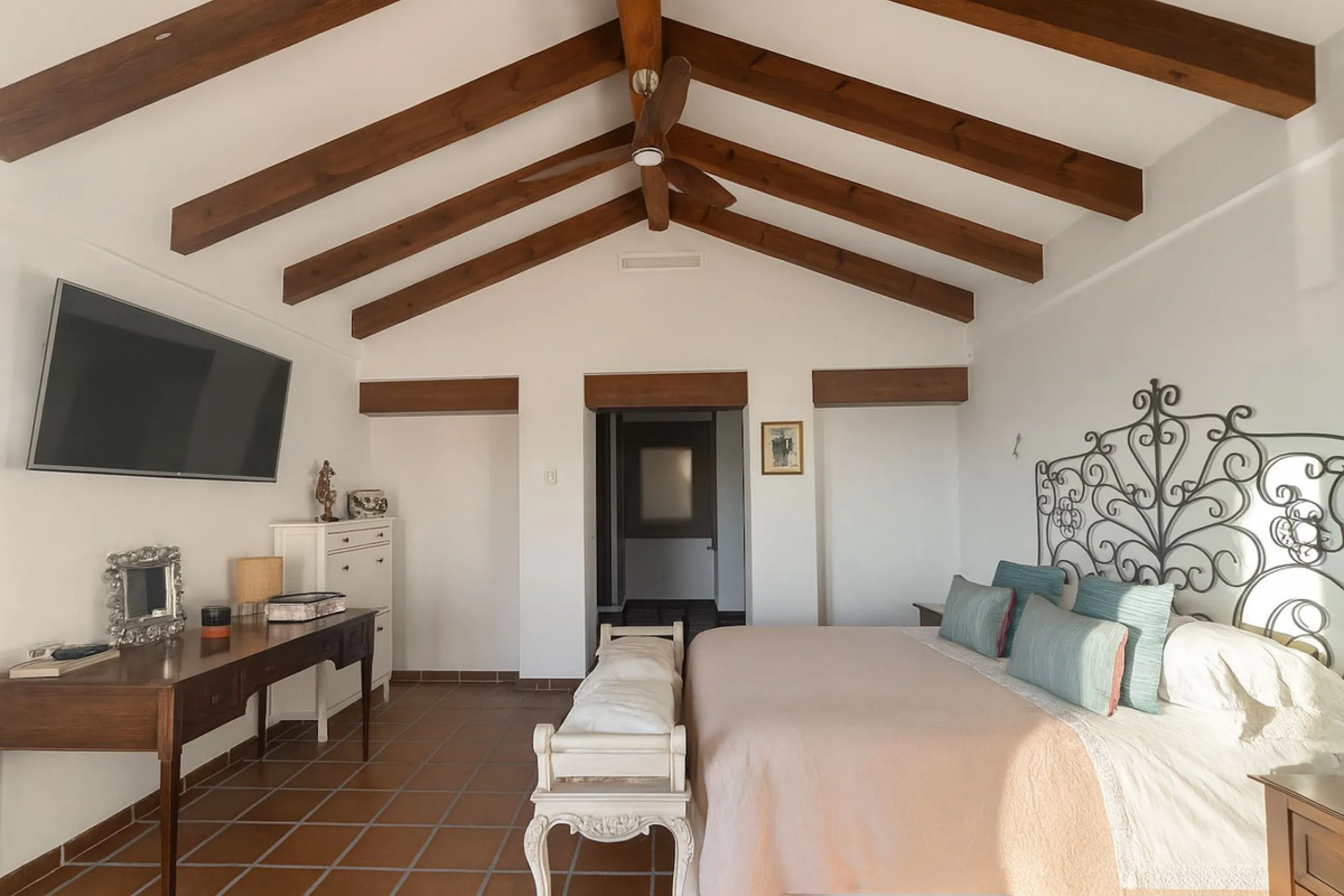Amazing villa with breathtaking panoramic views  over the Lake of Istan, the Mediterranean and the coast with a south to west orientation.