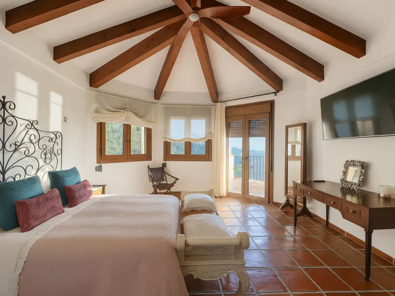 Amazing villa with breathtaking panoramic views  over the Lake of Istan, the Mediterranean and the coast with a south to west orientation.