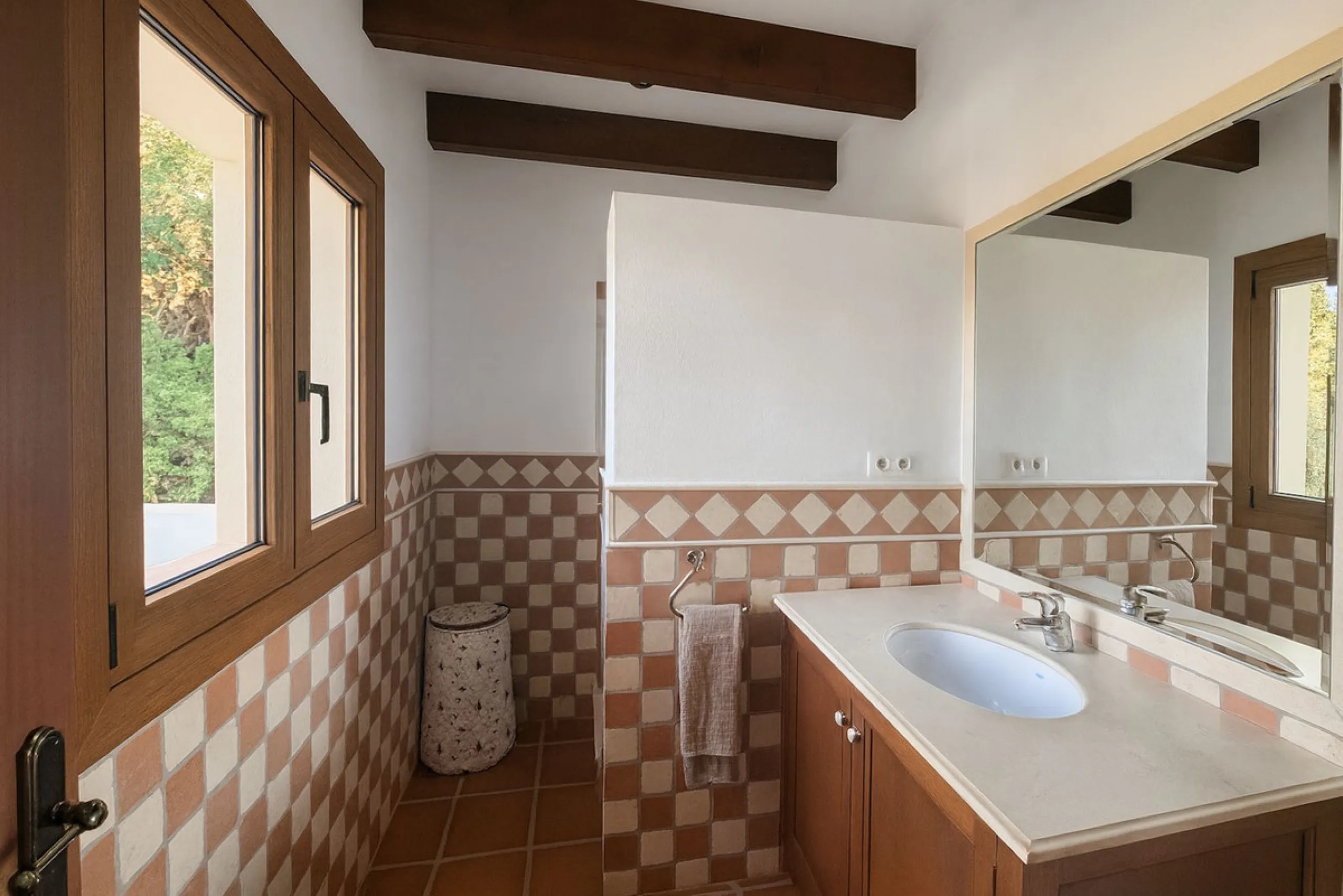 Amazing villa with breathtaking panoramic views  over the Lake of Istan, the Mediterranean and the coast with a south to west orientation.