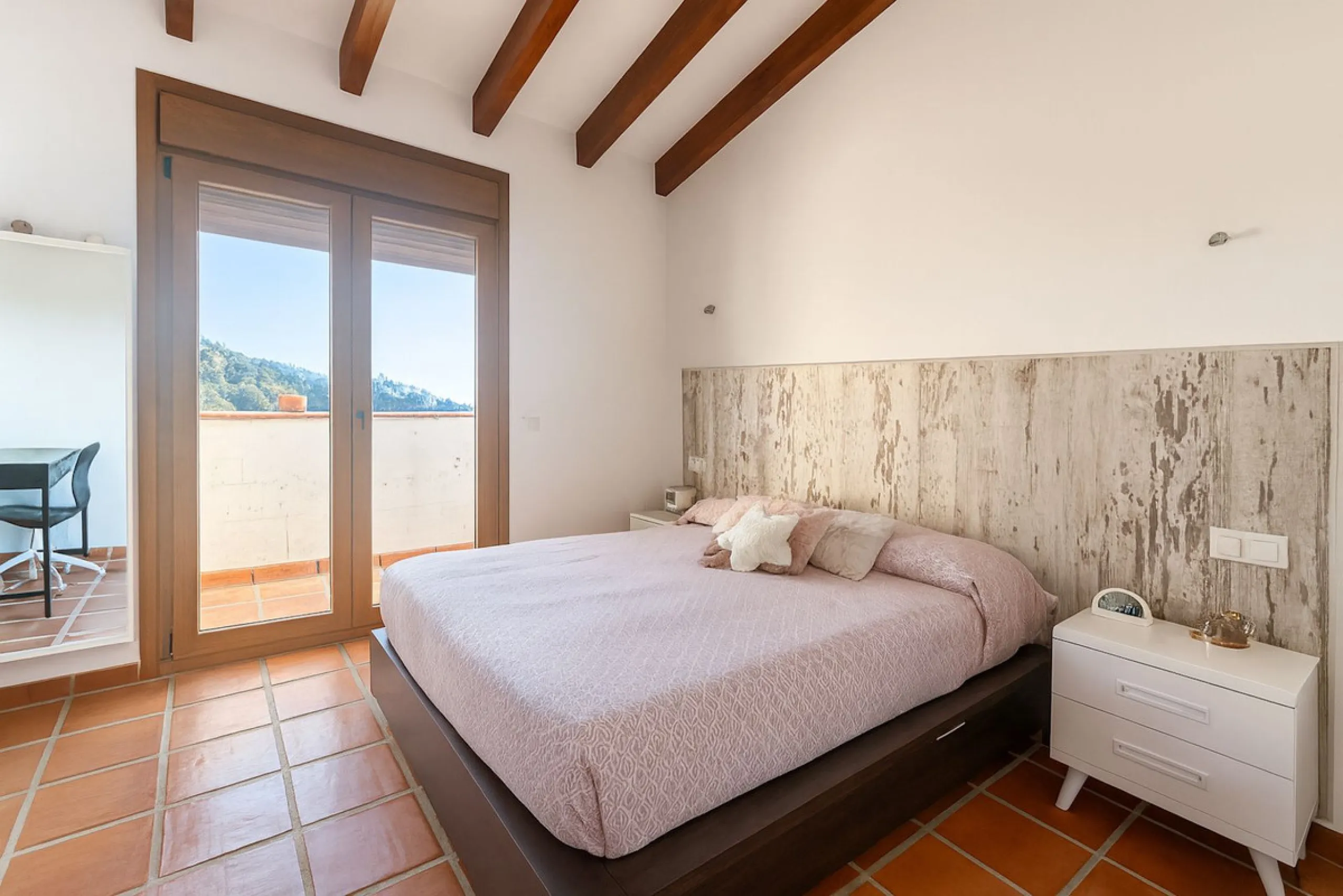 Amazing villa with breathtaking panoramic views  over the Lake of Istan, the Mediterranean and the coast with a south to west orientation.