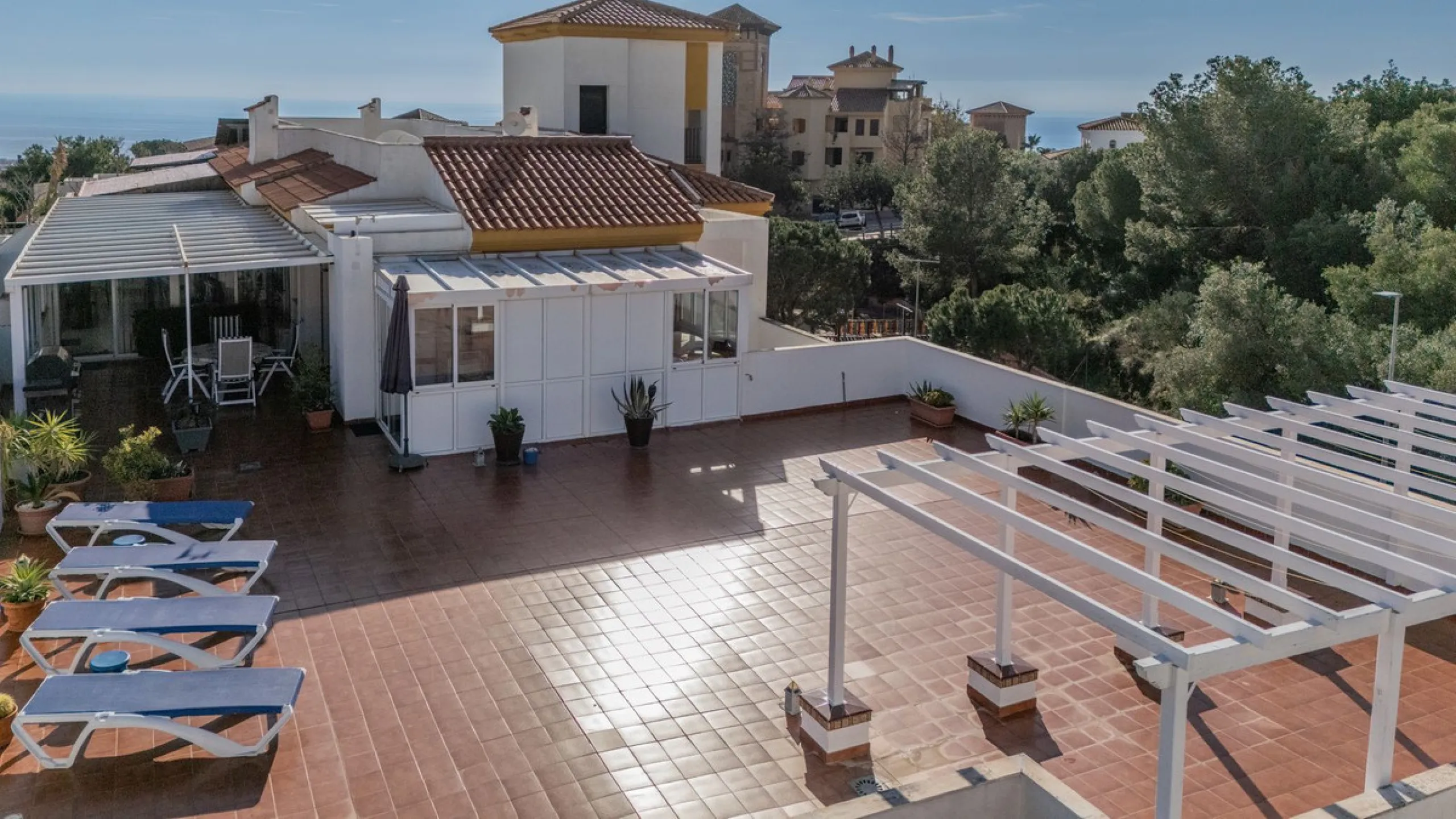 Apartment - Penthouse в продаже в Benalmadena, Málaga. В доме 3 спален и 2 ванных комнат. Площадь дома 126 м²
