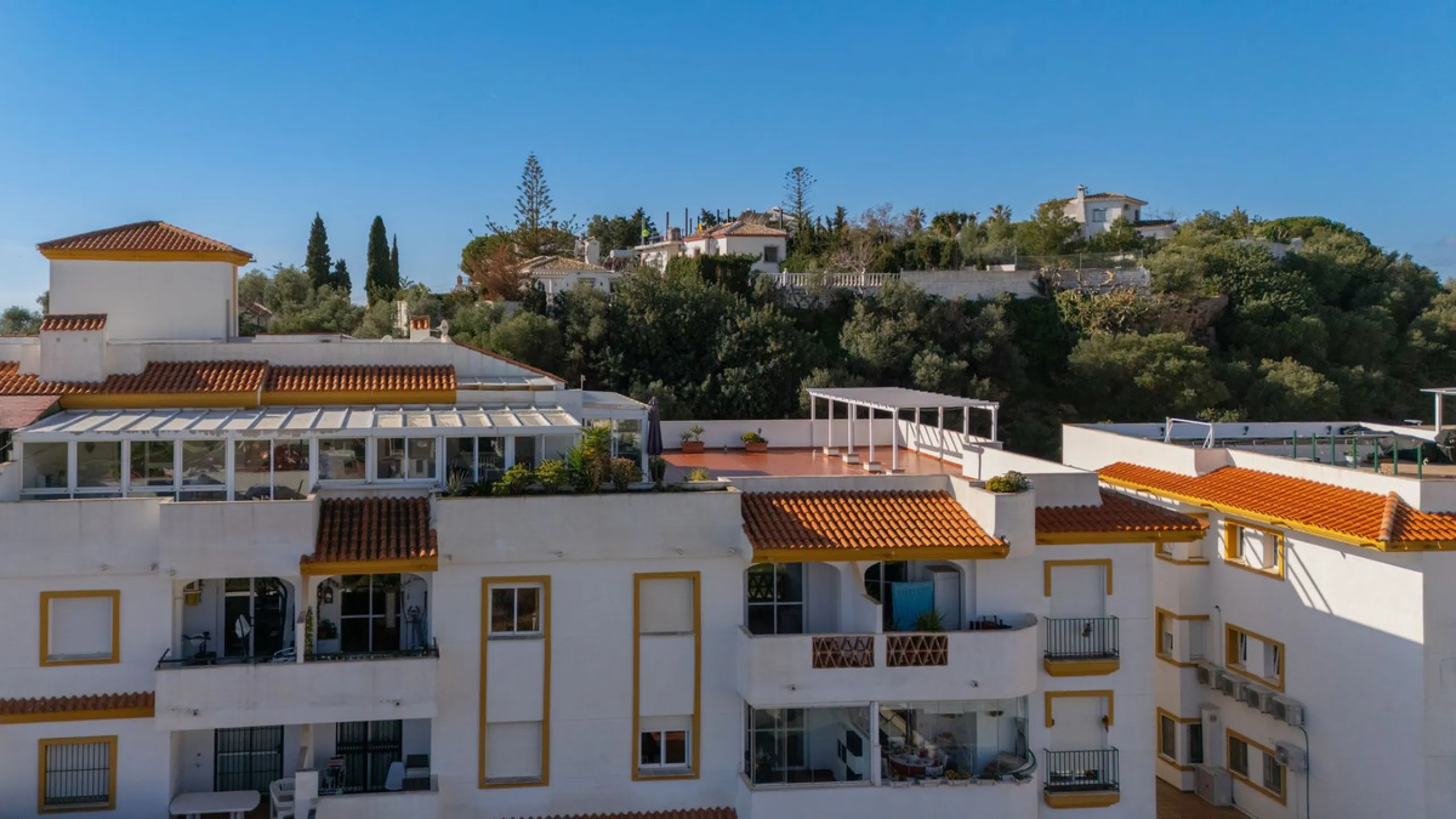 Apartment - Penthouse в продаже в Benalmadena, Málaga. В доме 3 спален и 2 ванных комнат. Площадь дома 126 м²