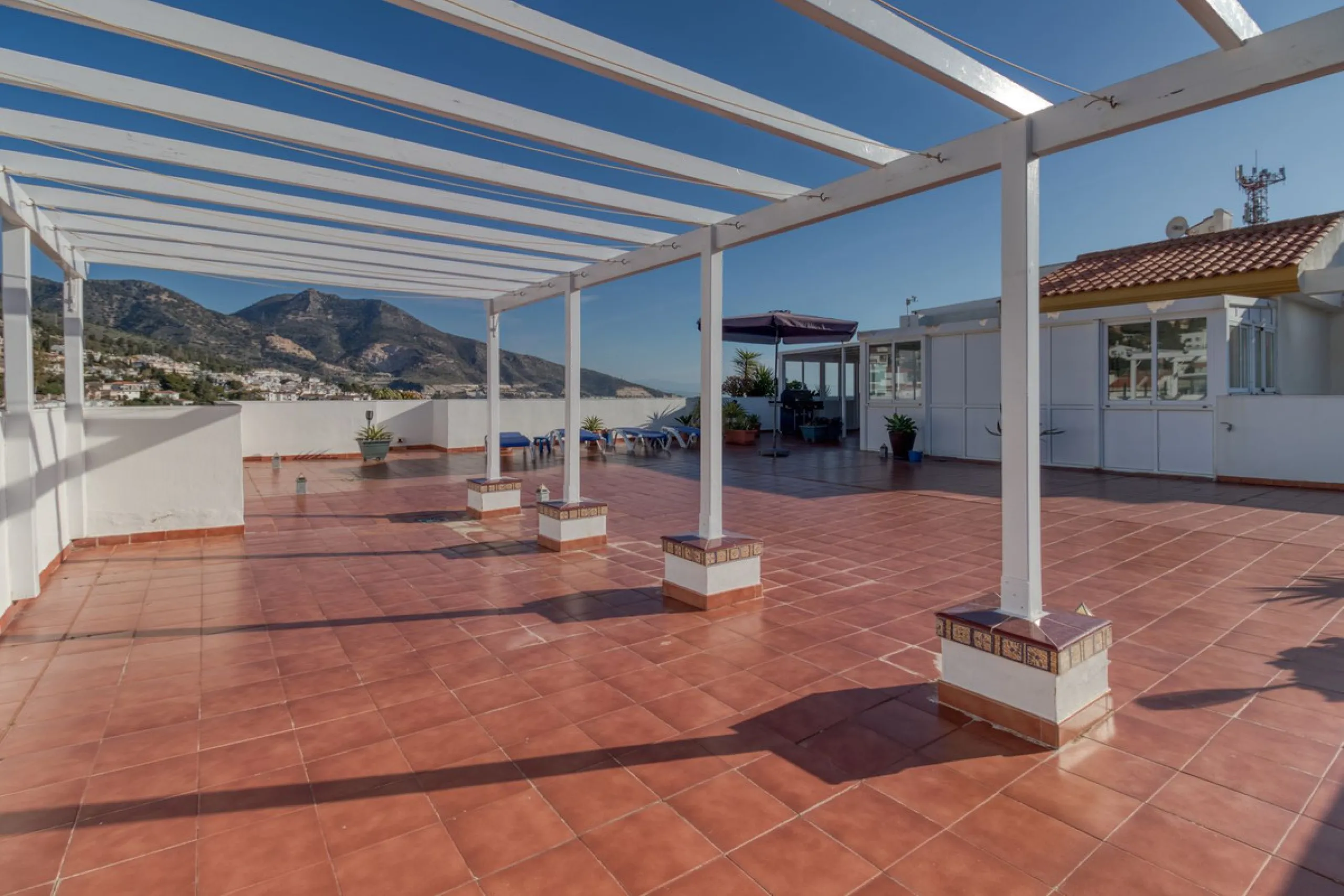 Apartment - Penthouse в продаже в Benalmadena, Málaga. В доме 3 спален и 2 ванных комнат. Площадь дома 126 м²