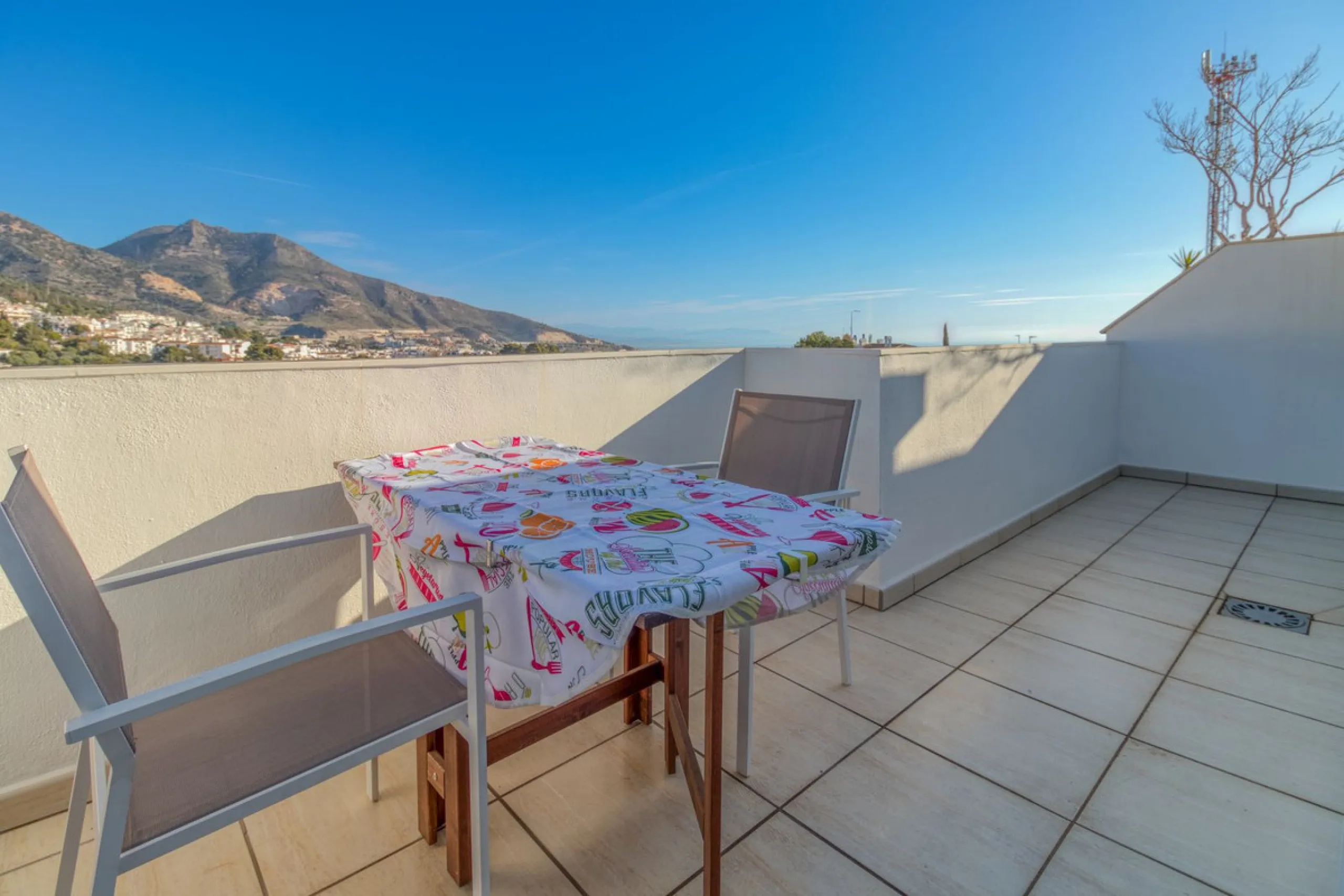 Apartment - Penthouse в продаже в Benalmadena, Málaga. В доме 3 спален и 2 ванных комнат. Площадь дома 126 м²