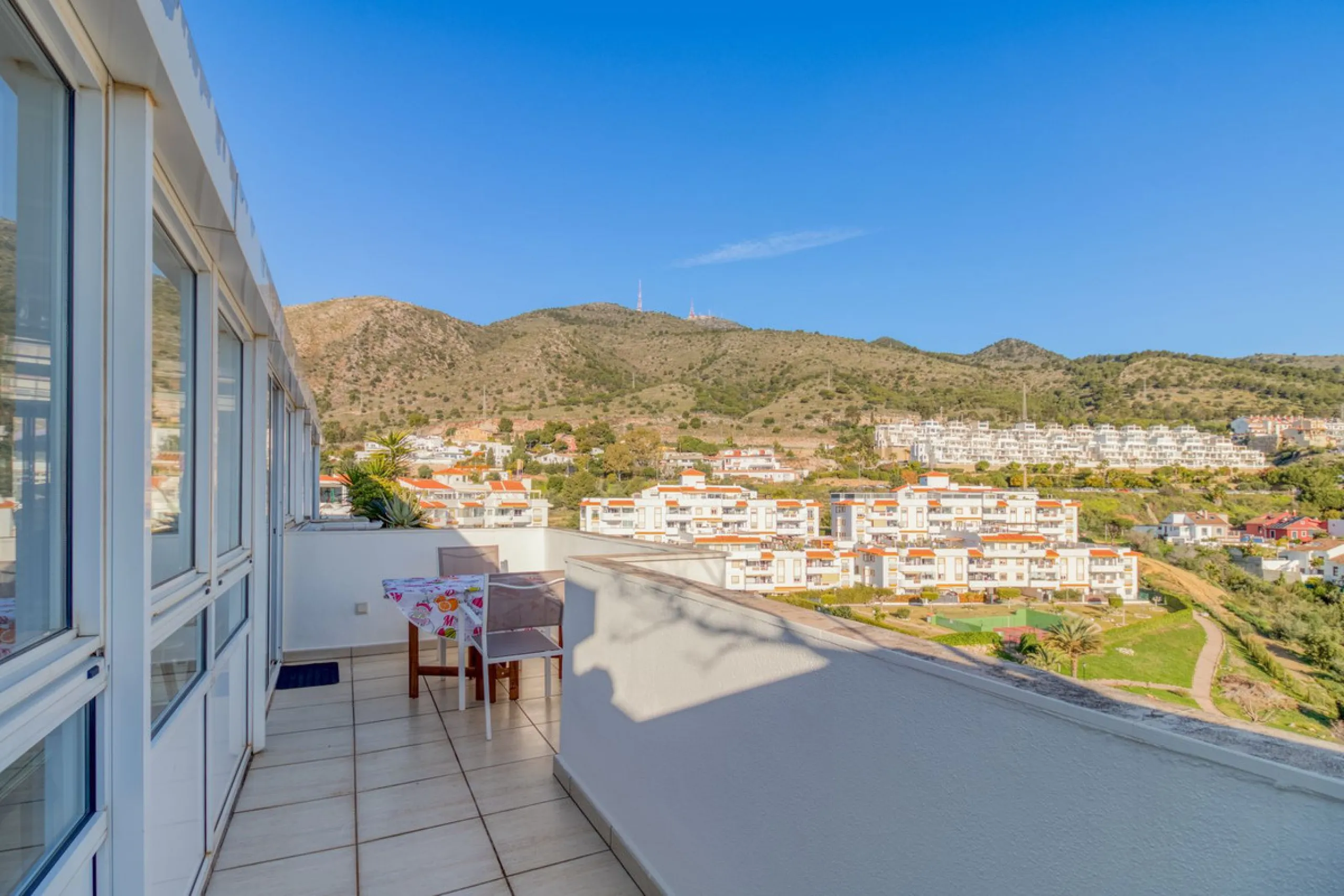 Apartment - Penthouse в продаже в Benalmadena, Málaga. В доме 3 спален и 2 ванных комнат. Площадь дома 126 м²