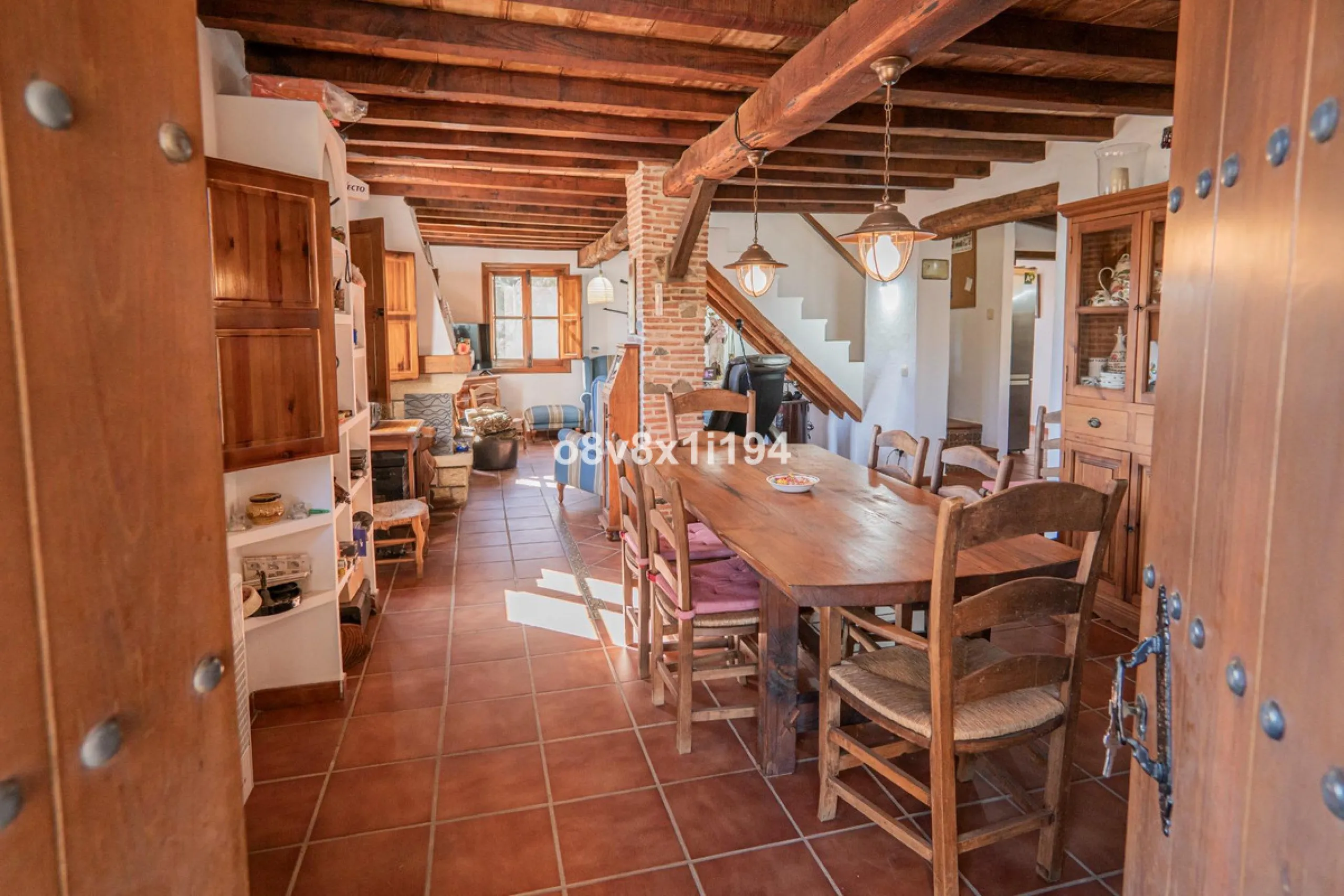 We are delighted to present this magnificent 30-hectare estate located on the outskirts of Jubrique, nestled in the breathtaking Valle del Genal. Surrounded by forests, mountains, and pristine nature, this exclusive property offers absolute privacy, makin