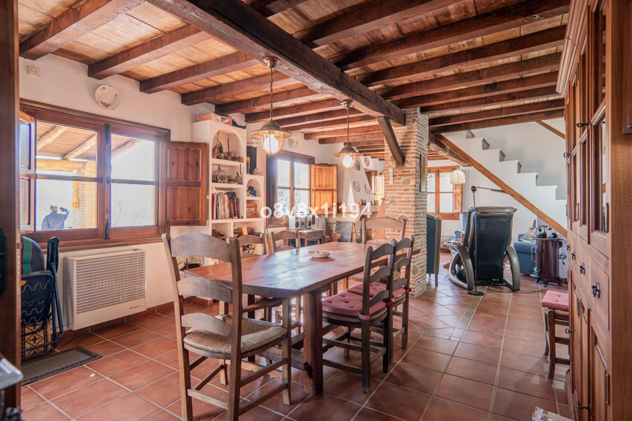 We are delighted to present this magnificent 30-hectare estate located on the outskirts of Jubrique, nestled in the breathtaking Valle del Genal. Surrounded by forests, mountains, and pristine nature, this exclusive property offers absolute privacy, makin