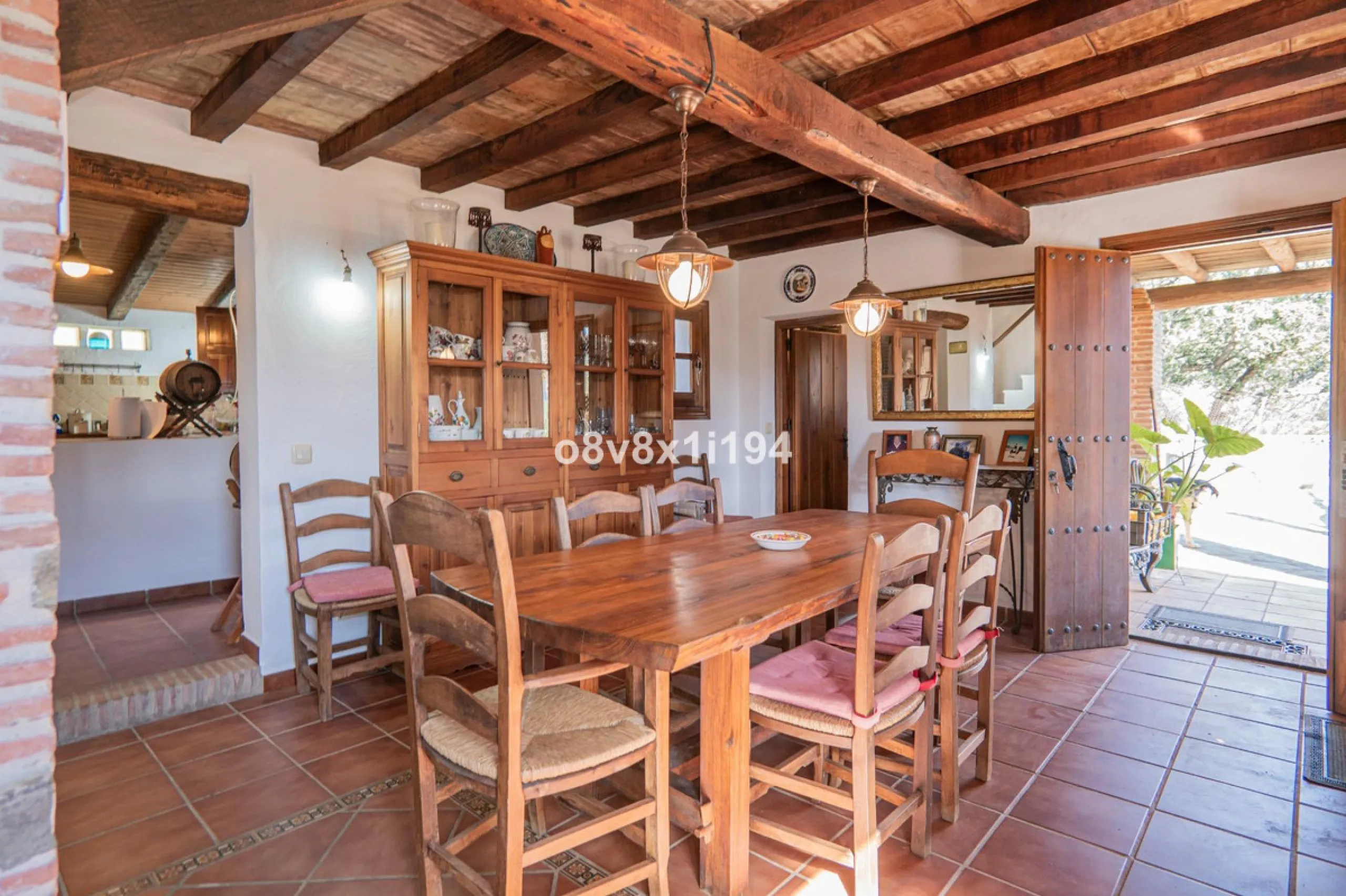 We are delighted to present this magnificent 30-hectare estate located on the outskirts of Jubrique, nestled in the breathtaking Valle del Genal. Surrounded by forests, mountains, and pristine nature, this exclusive property offers absolute privacy, makin