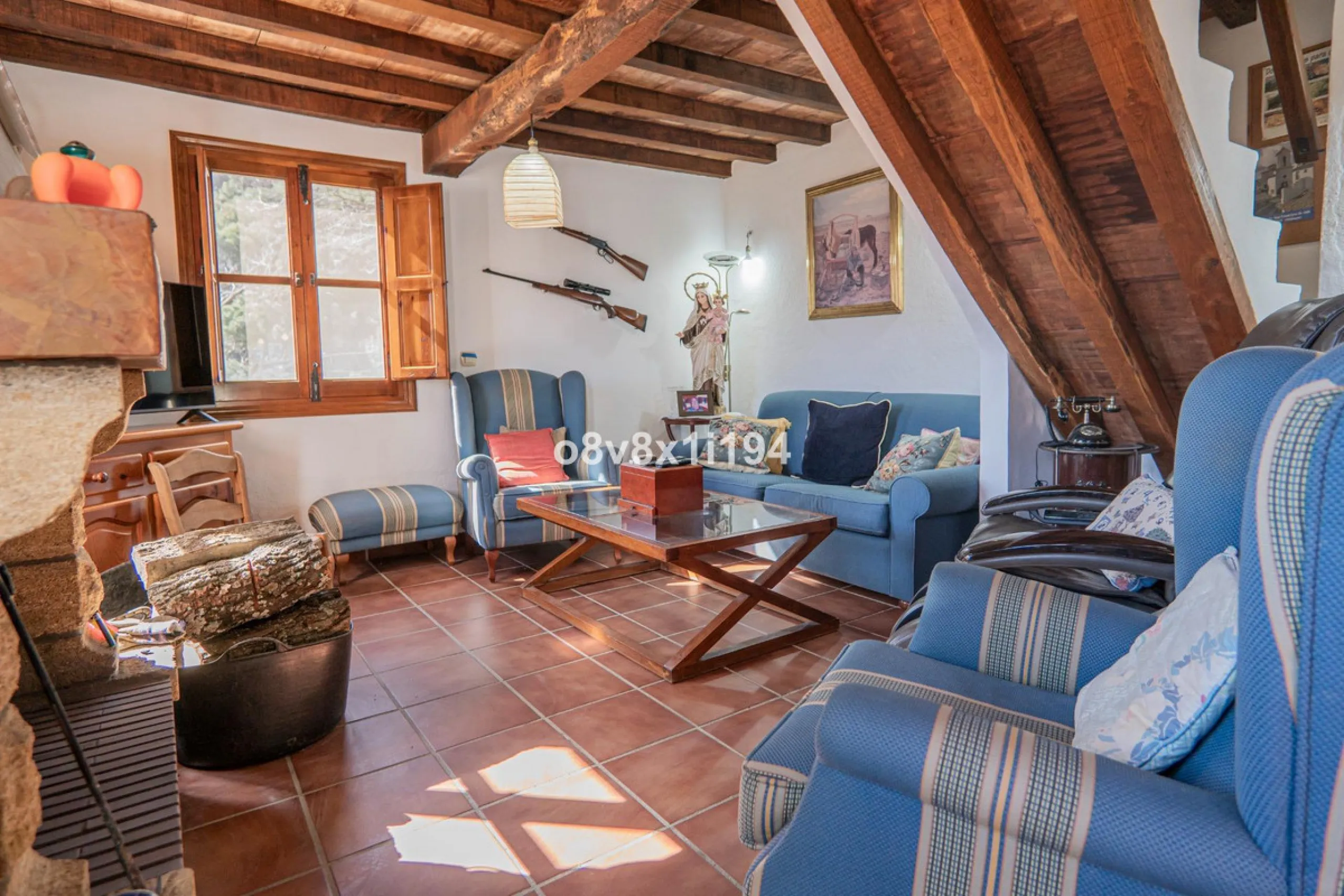 We are delighted to present this magnificent 30-hectare estate located on the outskirts of Jubrique, nestled in the breathtaking Valle del Genal. Surrounded by forests, mountains, and pristine nature, this exclusive property offers absolute privacy, makin