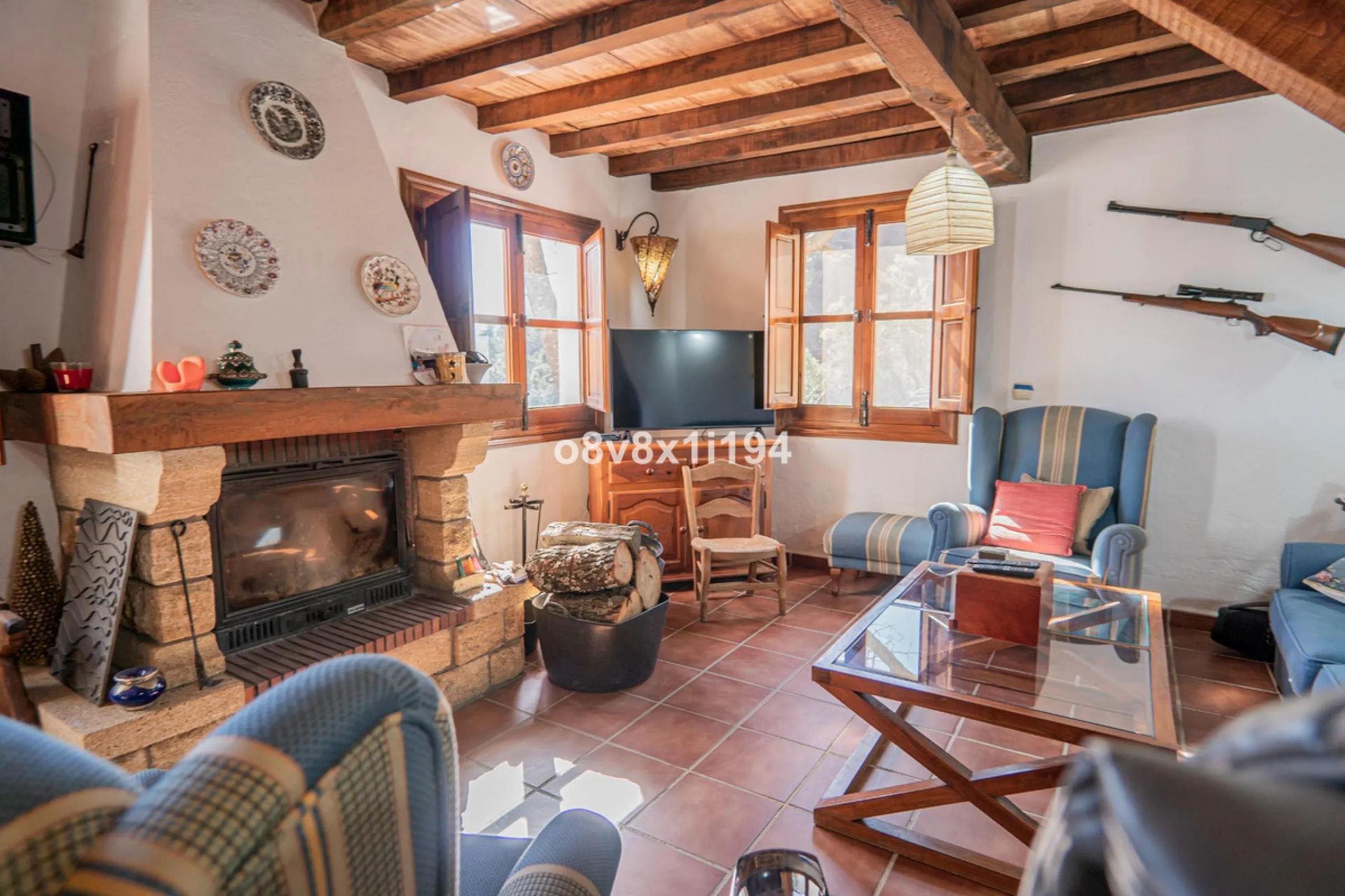 We are delighted to present this magnificent 30-hectare estate located on the outskirts of Jubrique, nestled in the breathtaking Valle del Genal. Surrounded by forests, mountains, and pristine nature, this exclusive property offers absolute privacy, makin