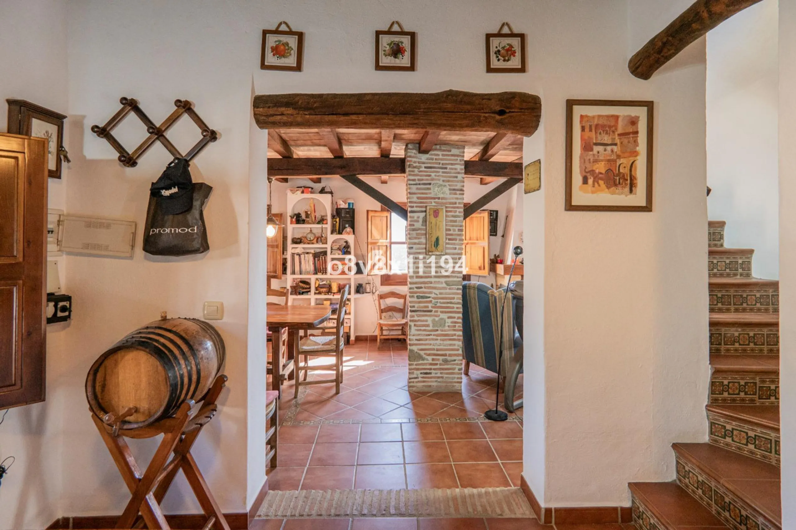 We are delighted to present this magnificent 30-hectare estate located on the outskirts of Jubrique, nestled in the breathtaking Valle del Genal. Surrounded by forests, mountains, and pristine nature, this exclusive property offers absolute privacy, makin