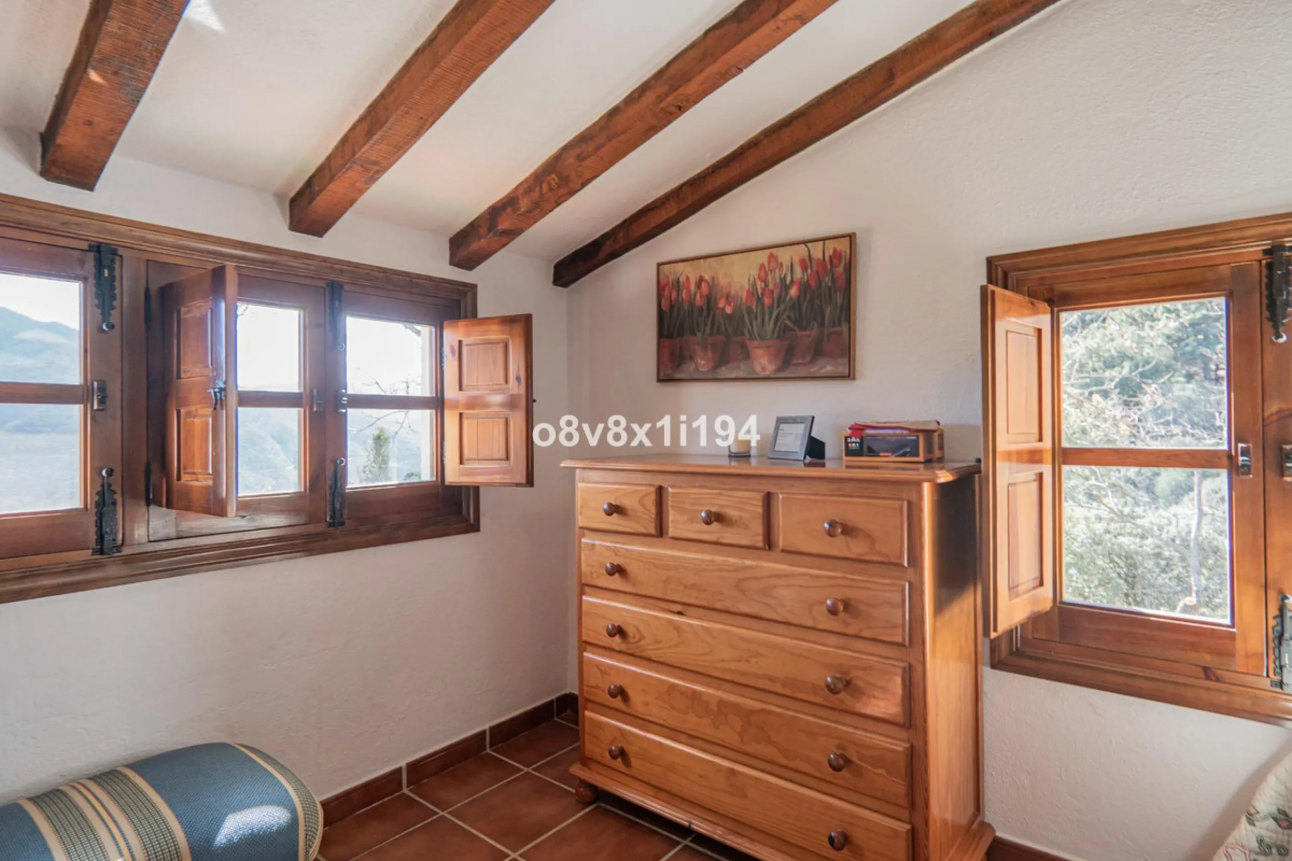 We are delighted to present this magnificent 30-hectare estate located on the outskirts of Jubrique, nestled in the breathtaking Valle del Genal. Surrounded by forests, mountains, and pristine nature, this exclusive property offers absolute privacy, makin