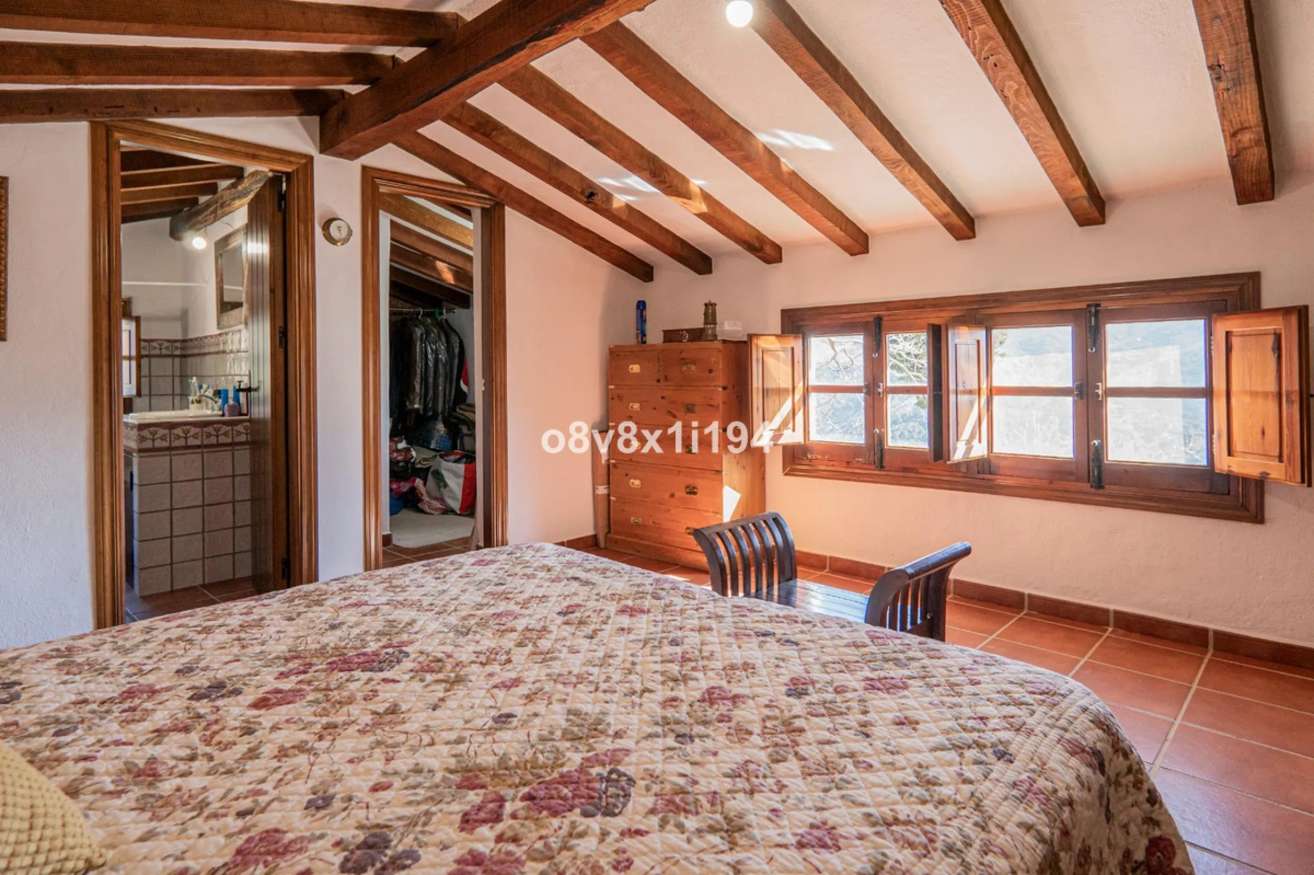 We are delighted to present this magnificent 30-hectare estate located on the outskirts of Jubrique, nestled in the breathtaking Valle del Genal. Surrounded by forests, mountains, and pristine nature, this exclusive property offers absolute privacy, makin