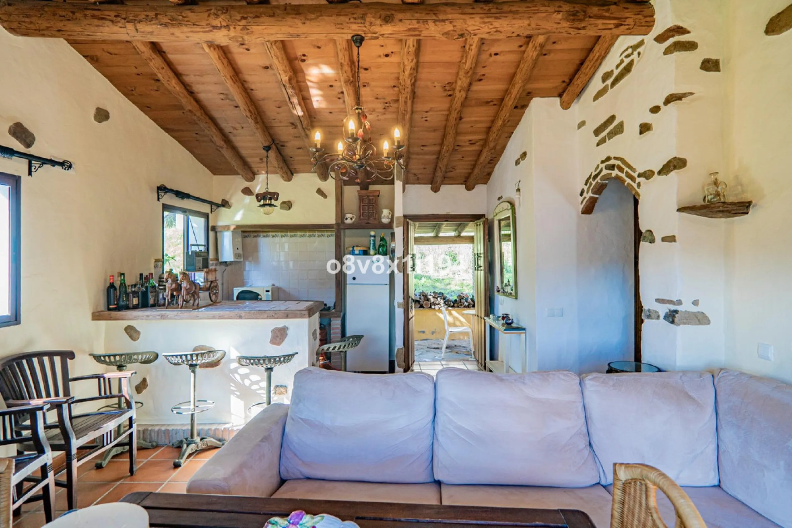 We are delighted to present this magnificent 30-hectare estate located on the outskirts of Jubrique, nestled in the breathtaking Valle del Genal. Surrounded by forests, mountains, and pristine nature, this exclusive property offers absolute privacy, makin