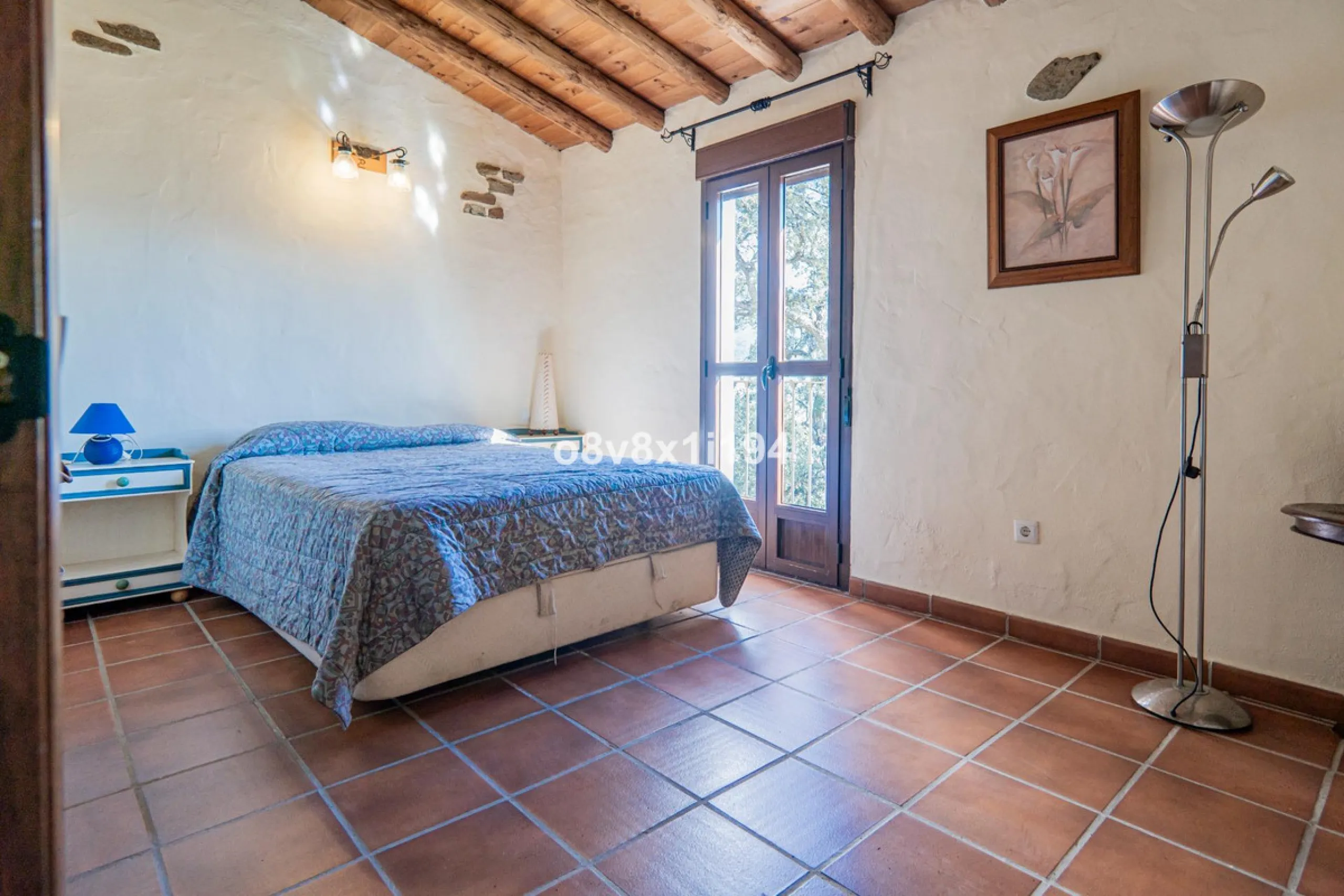 We are delighted to present this magnificent 30-hectare estate located on the outskirts of Jubrique, nestled in the breathtaking Valle del Genal. Surrounded by forests, mountains, and pristine nature, this exclusive property offers absolute privacy, makin