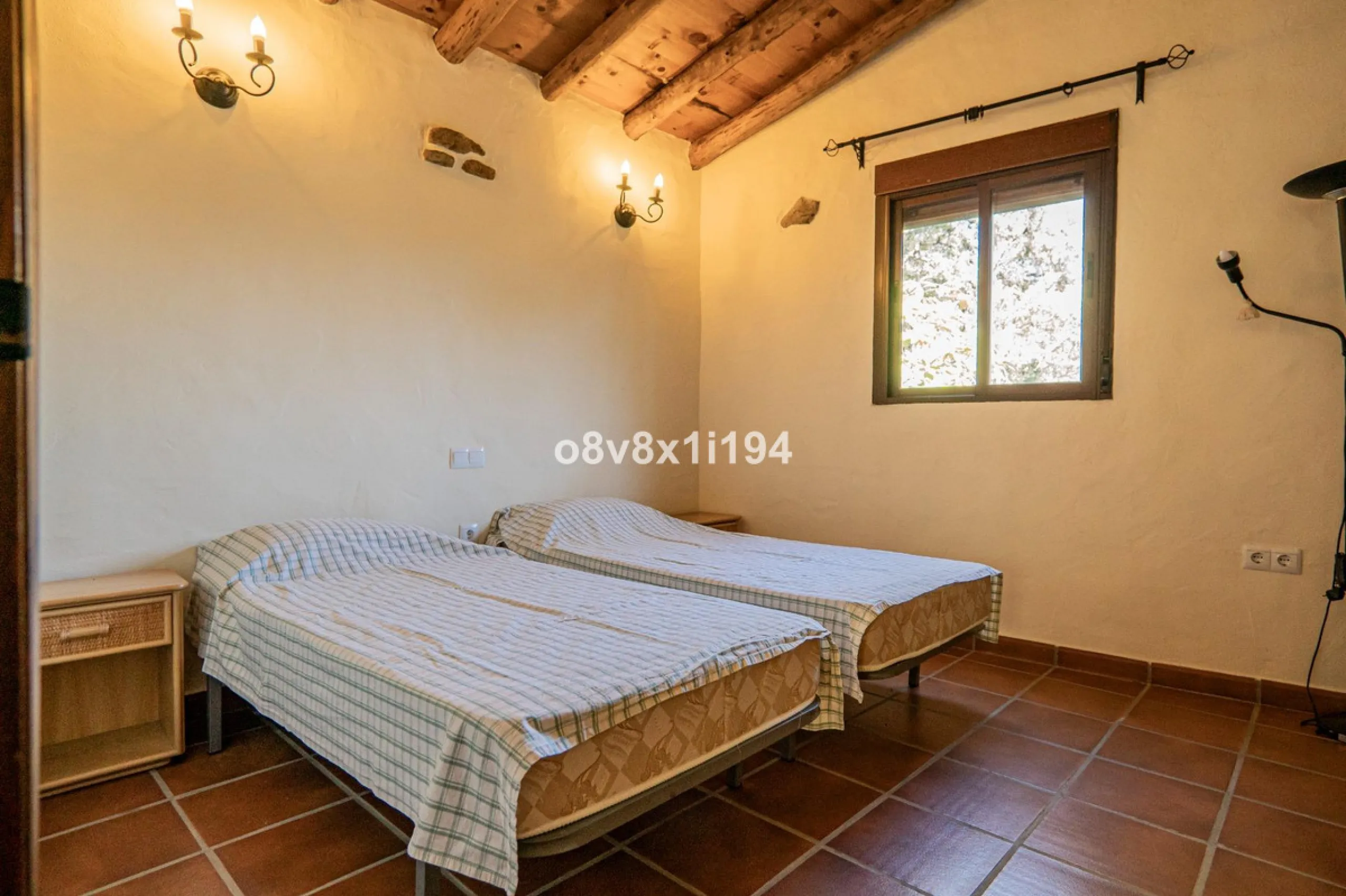 We are delighted to present this magnificent 30-hectare estate located on the outskirts of Jubrique, nestled in the breathtaking Valle del Genal. Surrounded by forests, mountains, and pristine nature, this exclusive property offers absolute privacy, makin