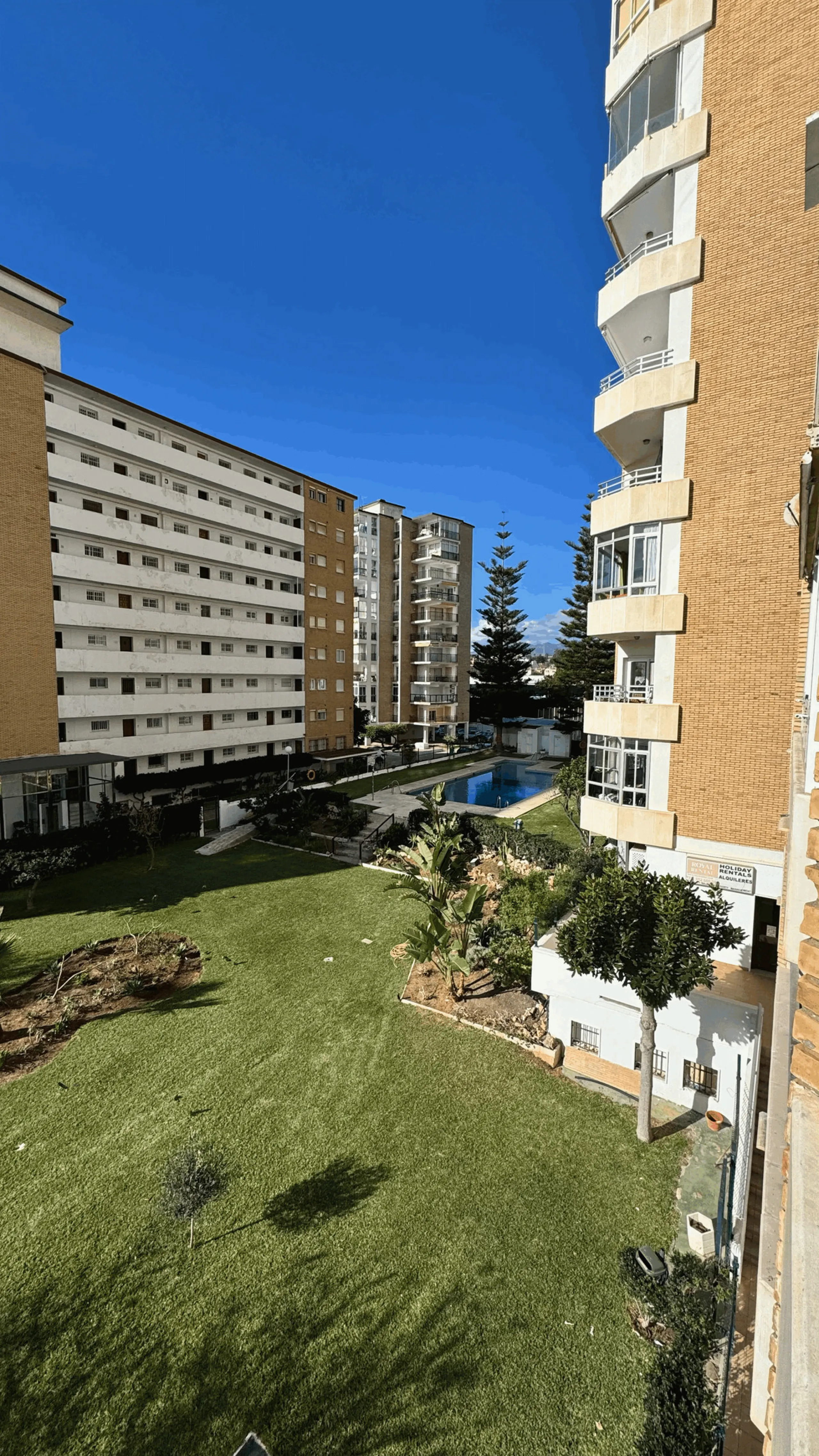 Exclusive Beachfront Apartment in Fuengirola – Spectacular Sea Views