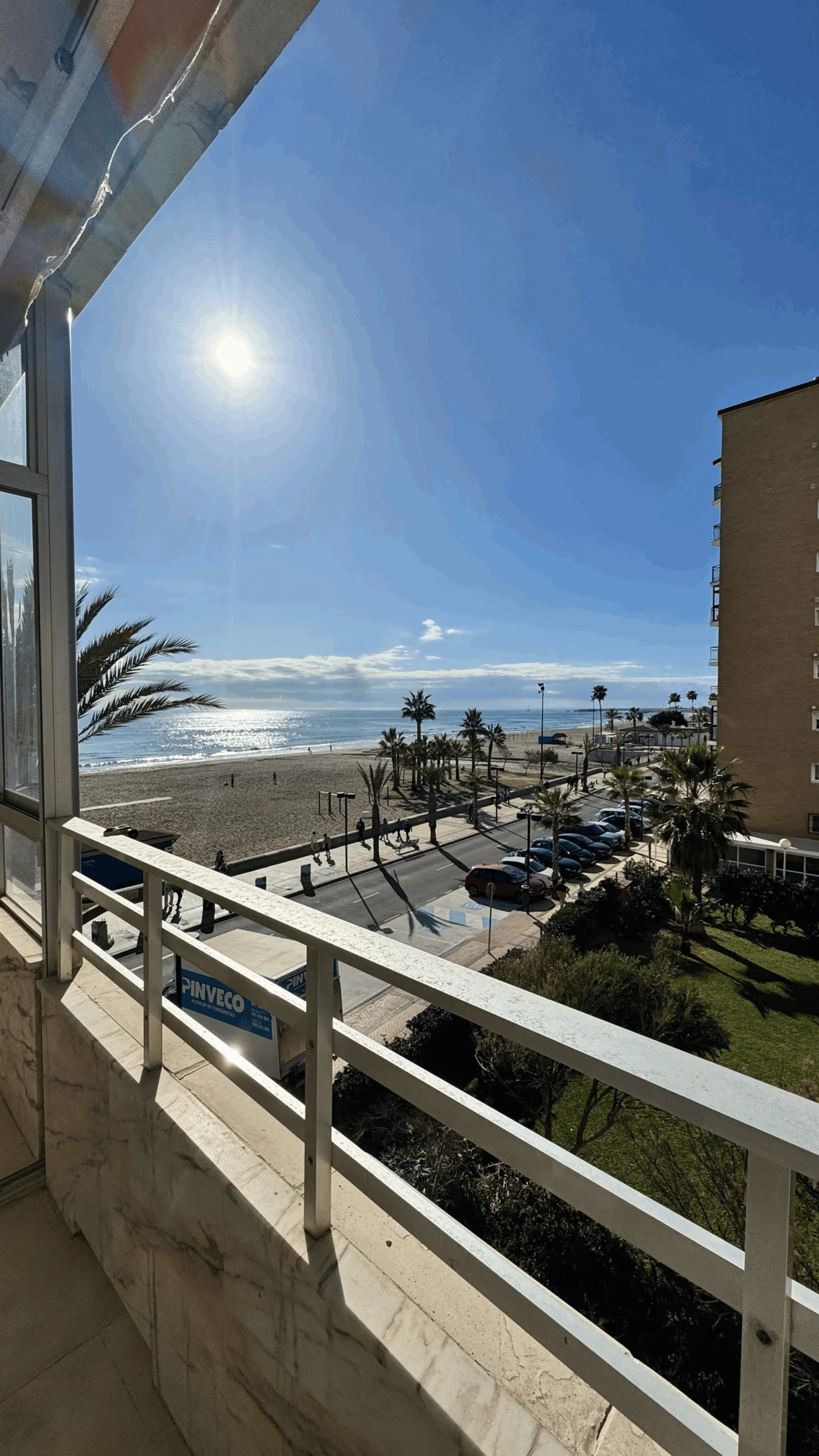 Exclusive Beachfront Apartment in Fuengirola – Spectacular Sea Views