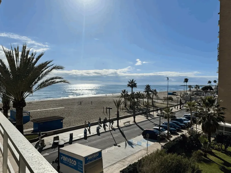 Exclusive Beachfront Apartment in Fuengirola – Spectacular Sea Views