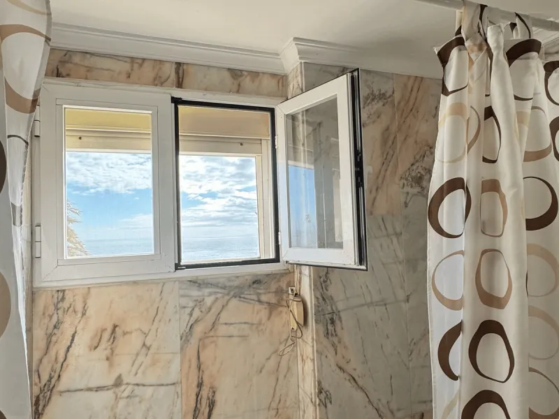 Exclusive Beachfront Apartment in Fuengirola – Spectacular Sea Views